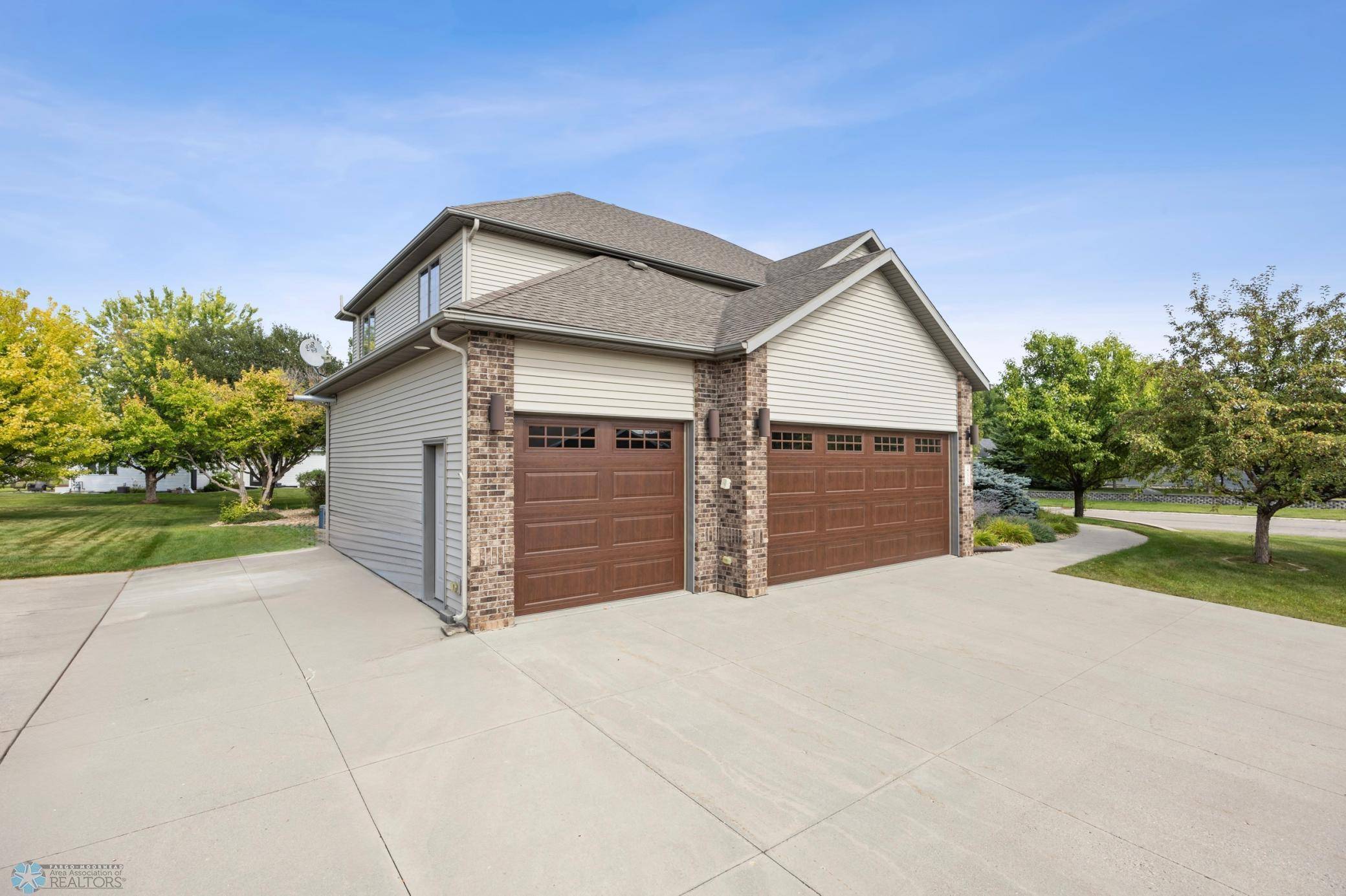 433 Kroshus DR, Dilworth, MN 56529