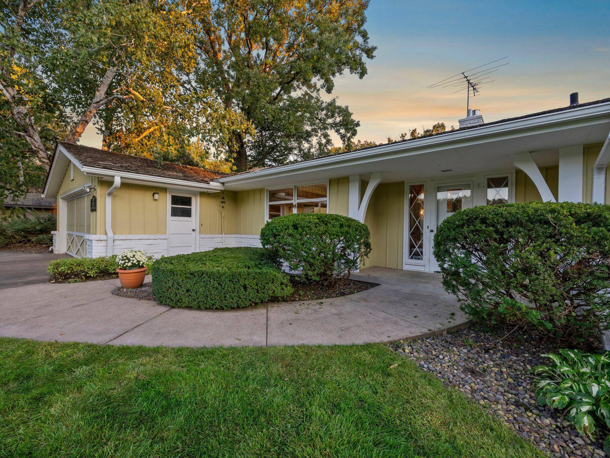 1102 Benton ST, Anoka, MN 55303