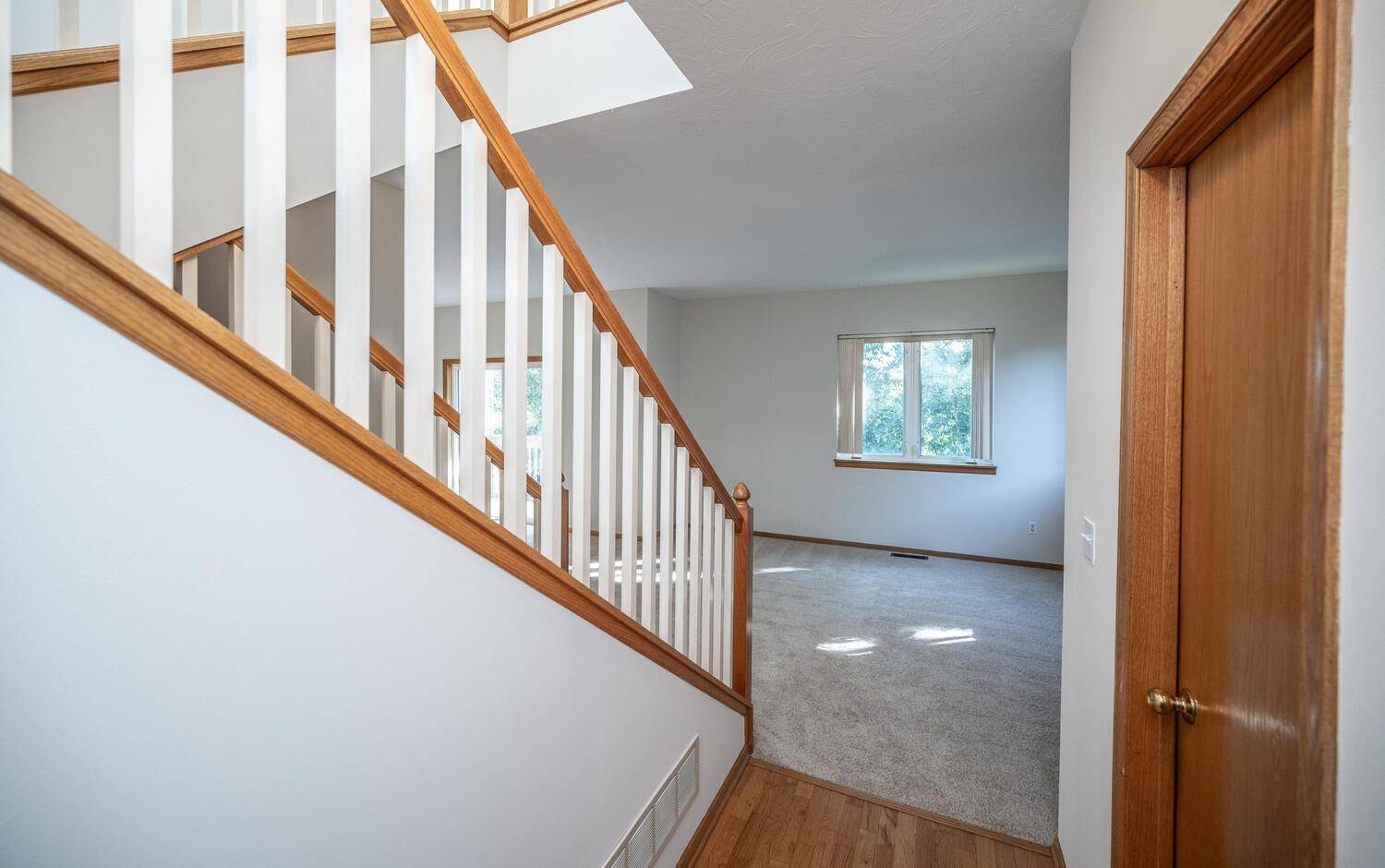 1408 Mcandrews RD E, Burnsville, MN 55337