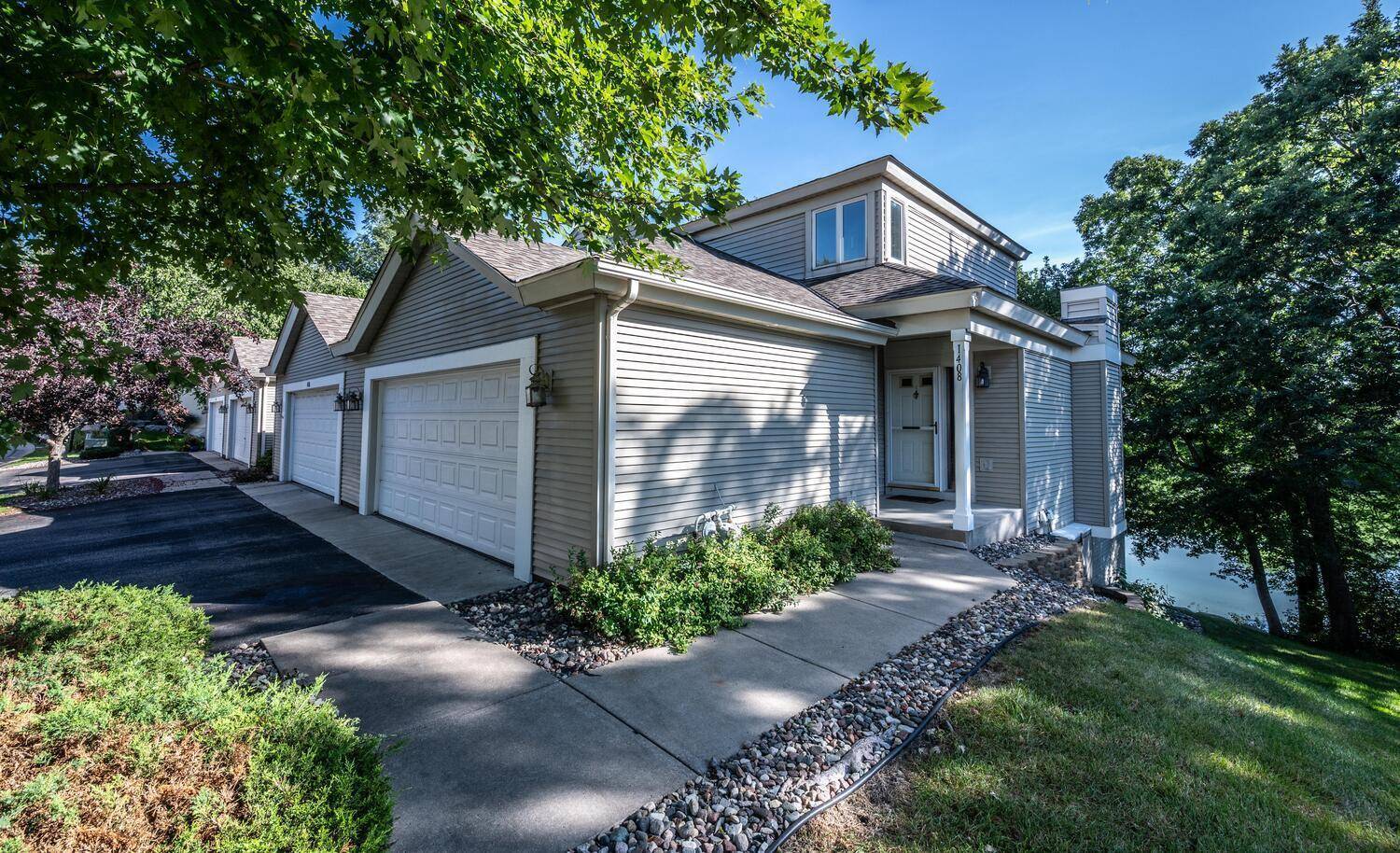 1408 Mcandrews RD E, Burnsville, MN 55337