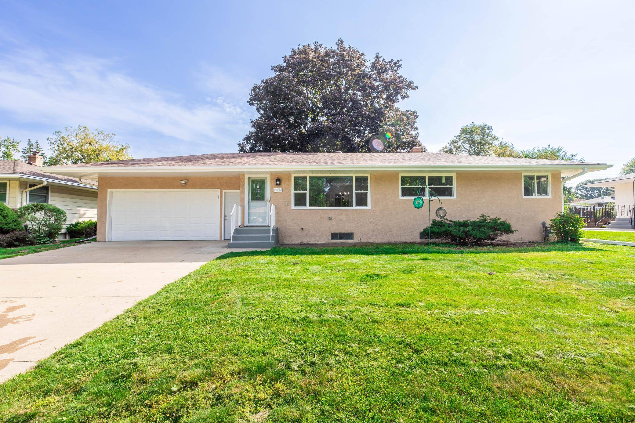 2814 Matilda ST, Roseville, MN 55113