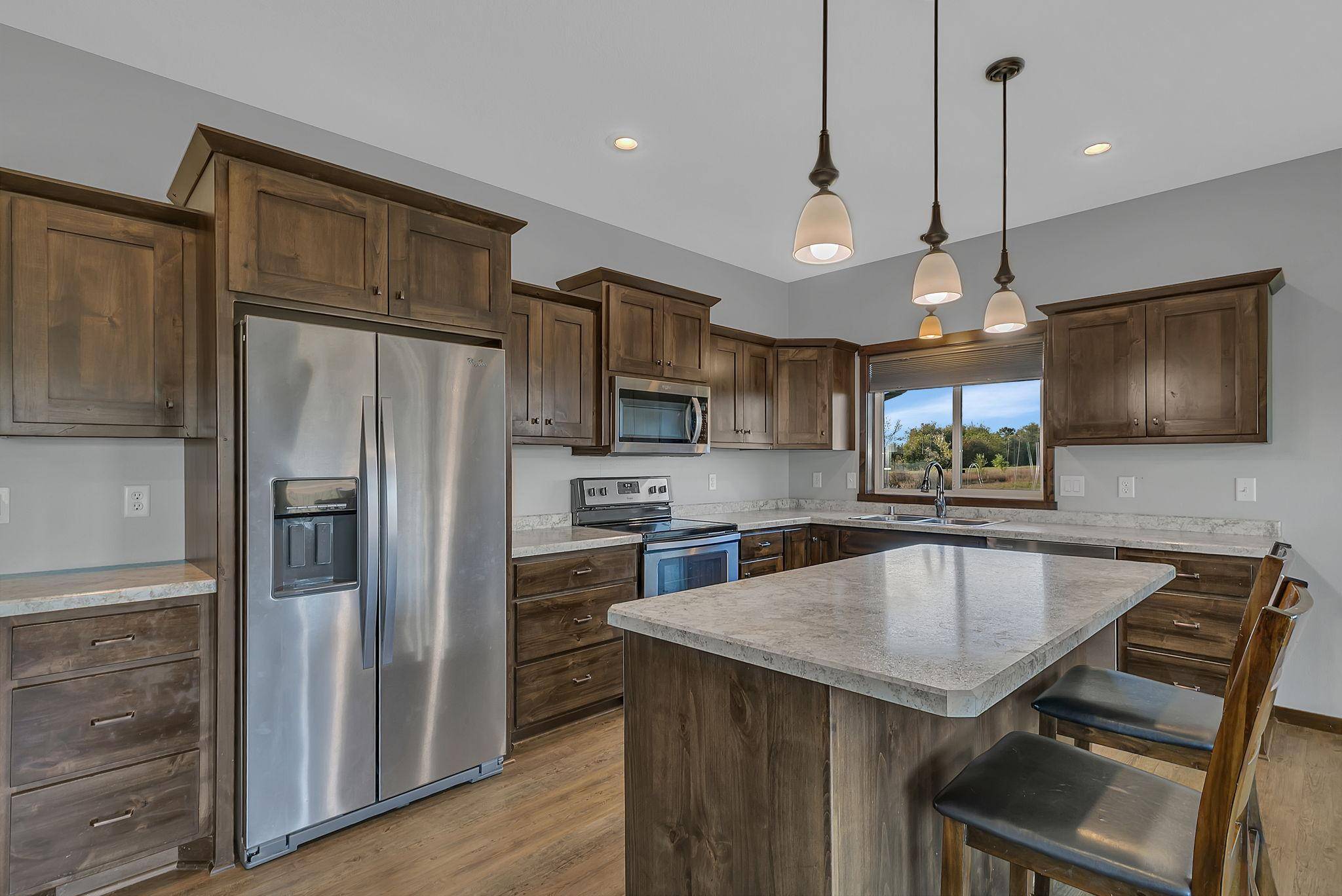 931 Waters Edge CIR, Avon, MN 56310