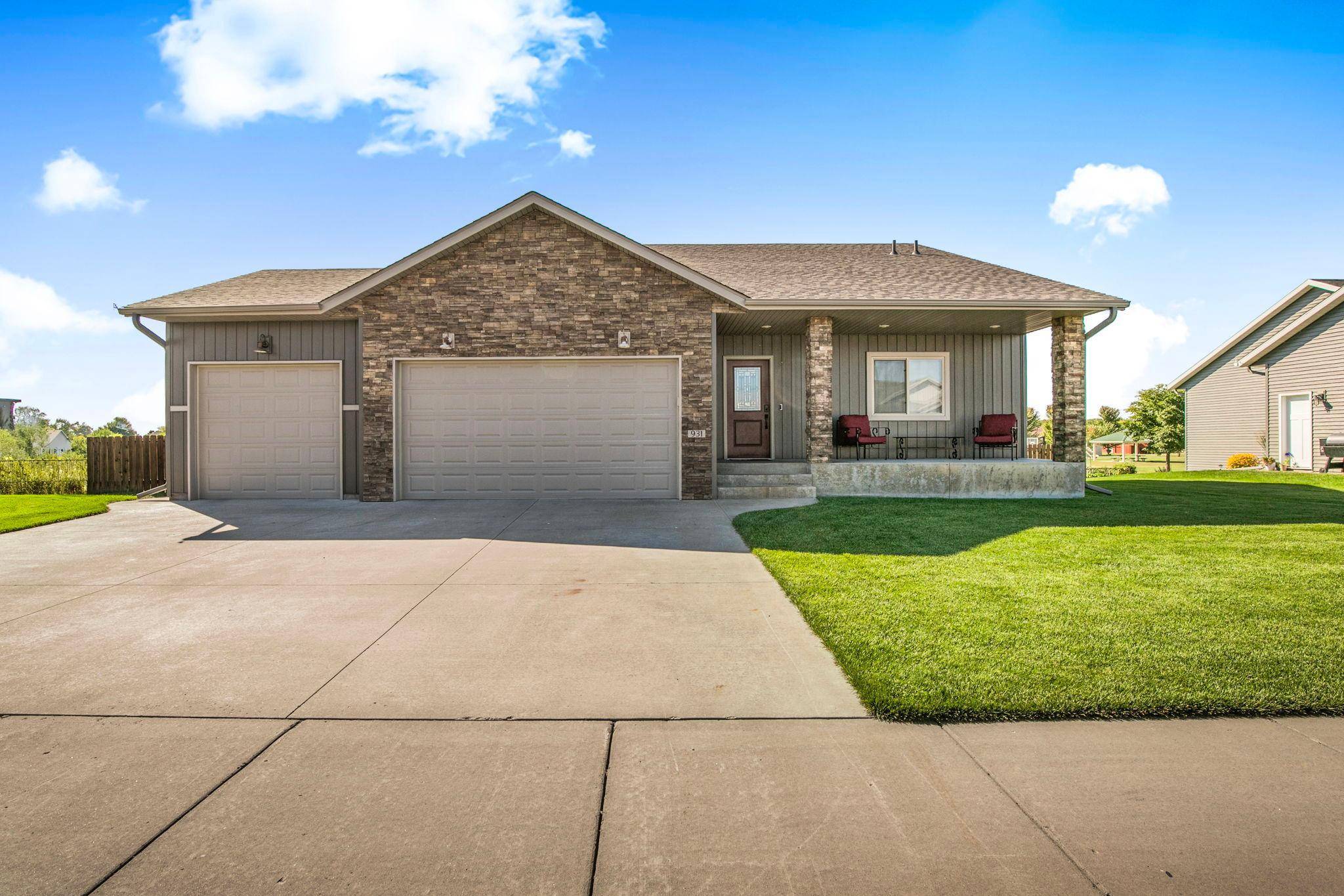 931 Waters Edge CIR, Avon, MN 56310