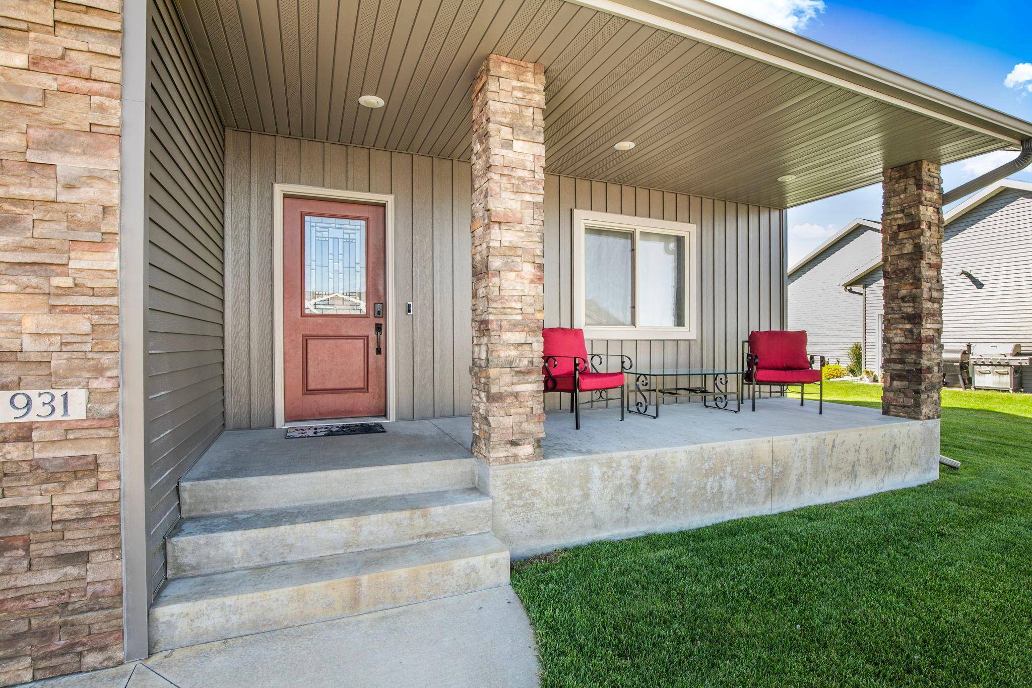 931 Waters Edge CIR, Avon, MN 56310