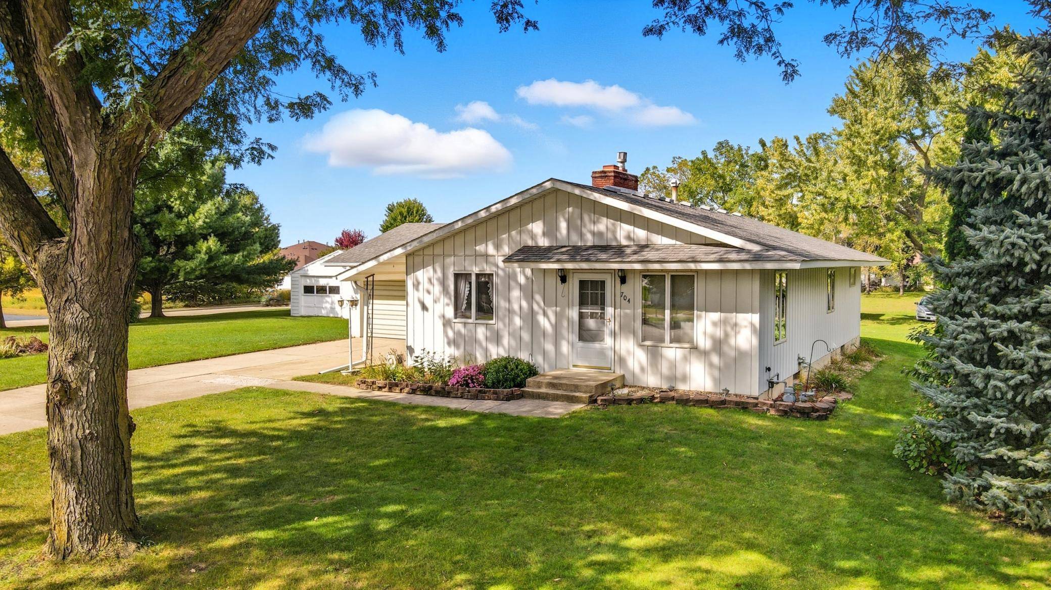 704 21st AVE NW, Austin, MN 55912