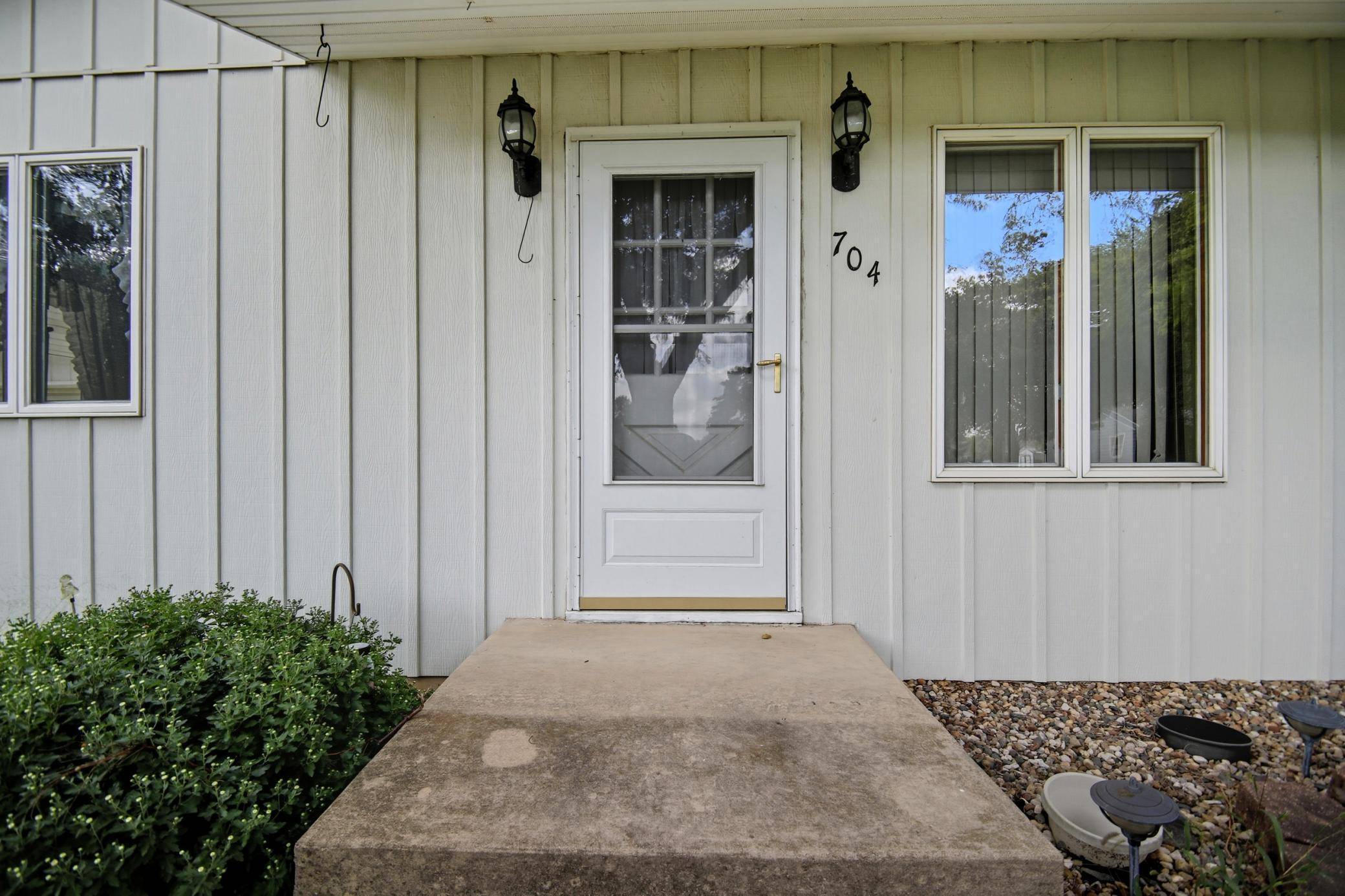 704 21st AVE NW, Austin, MN 55912