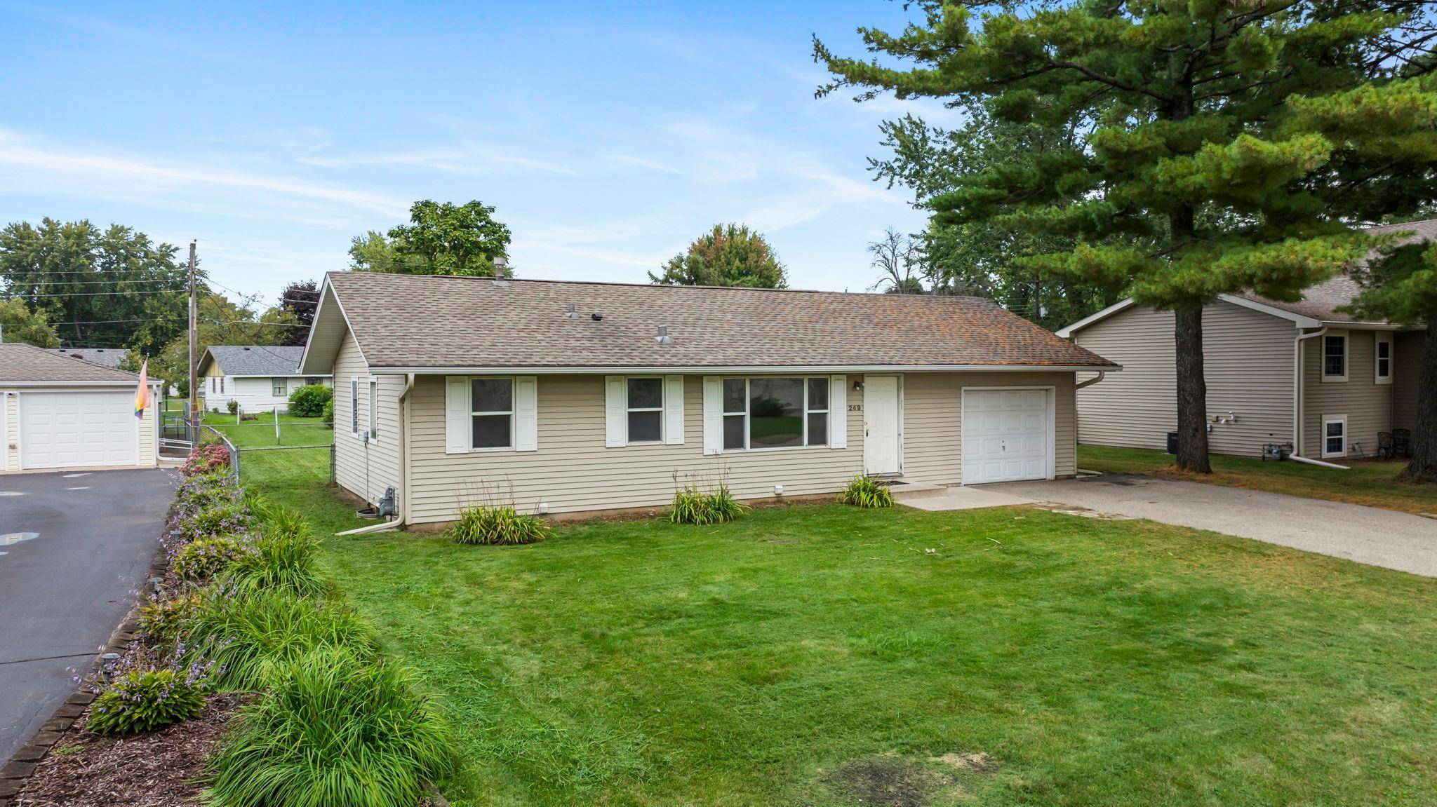 249 Elm DR, Apple Valley, MN 55124