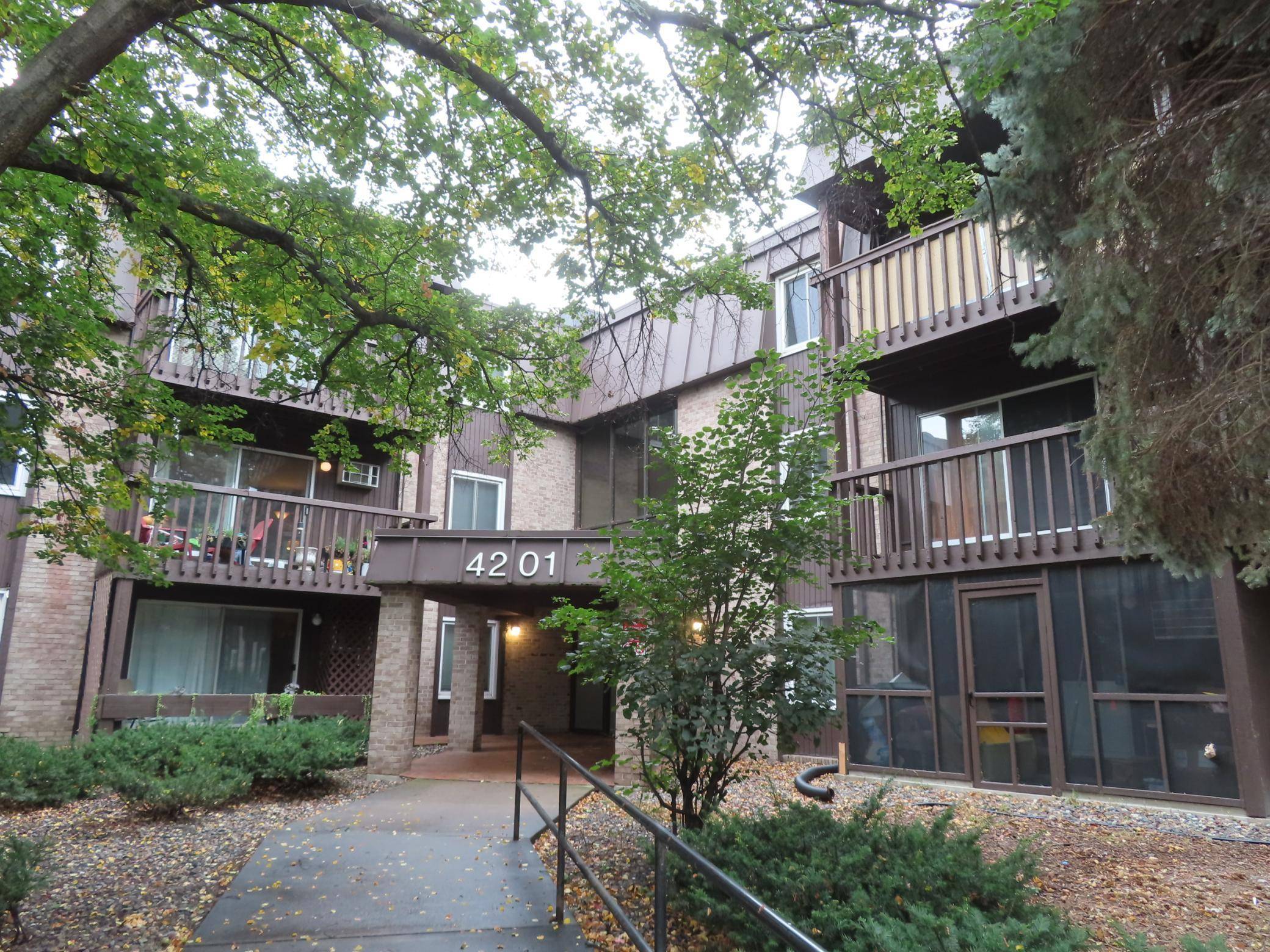 4201 Lakeside AVE N #103, Brooklyn Center, MN 55429