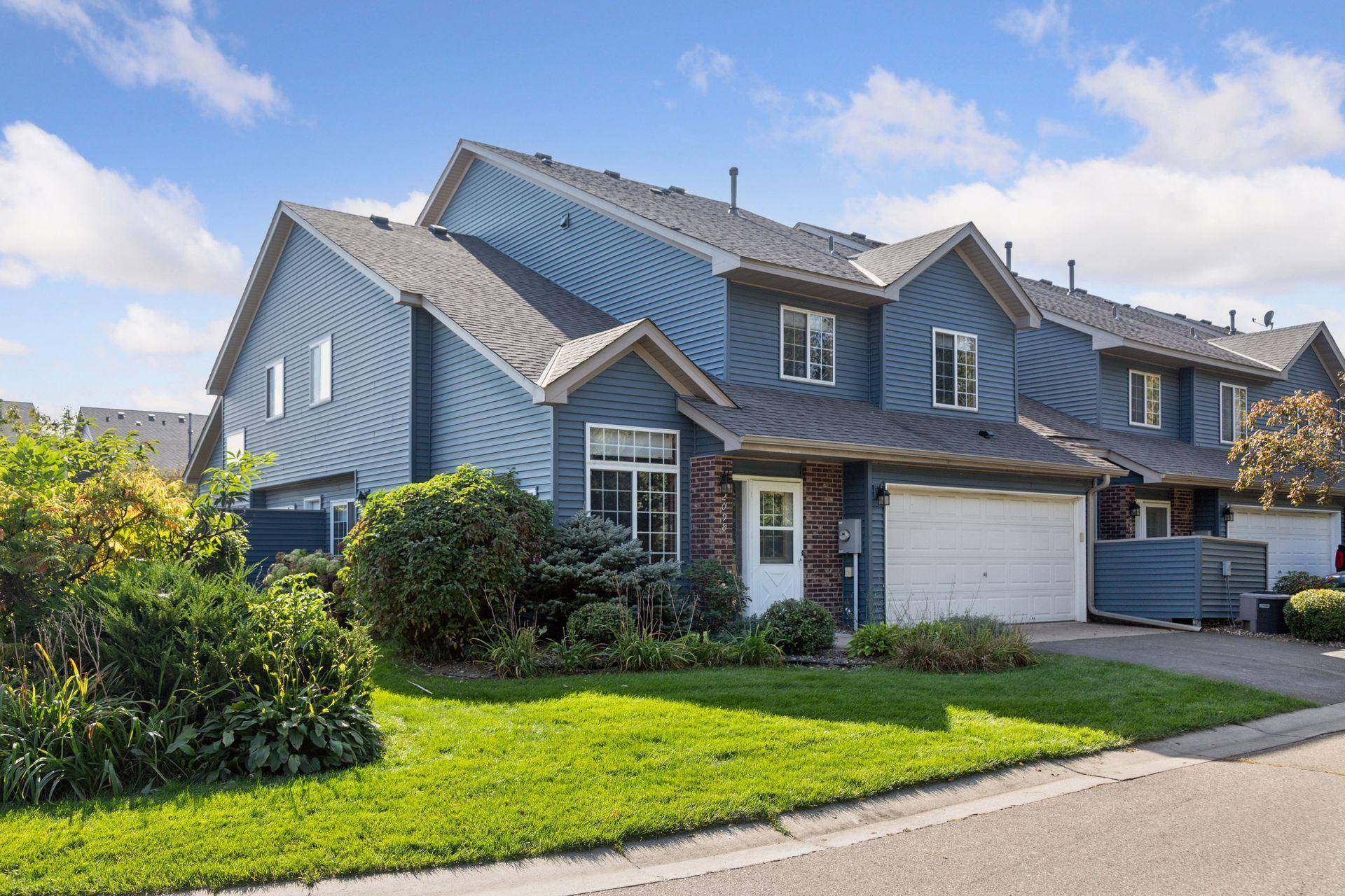 2098 Willow CIR, Centerville, MN 55038