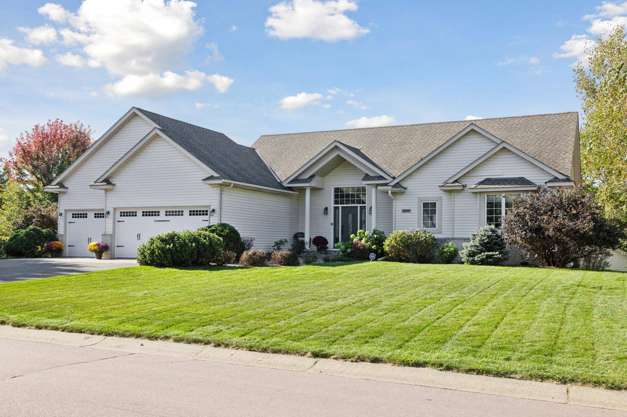5040 127th ST W, Apple Valley, MN 55124
