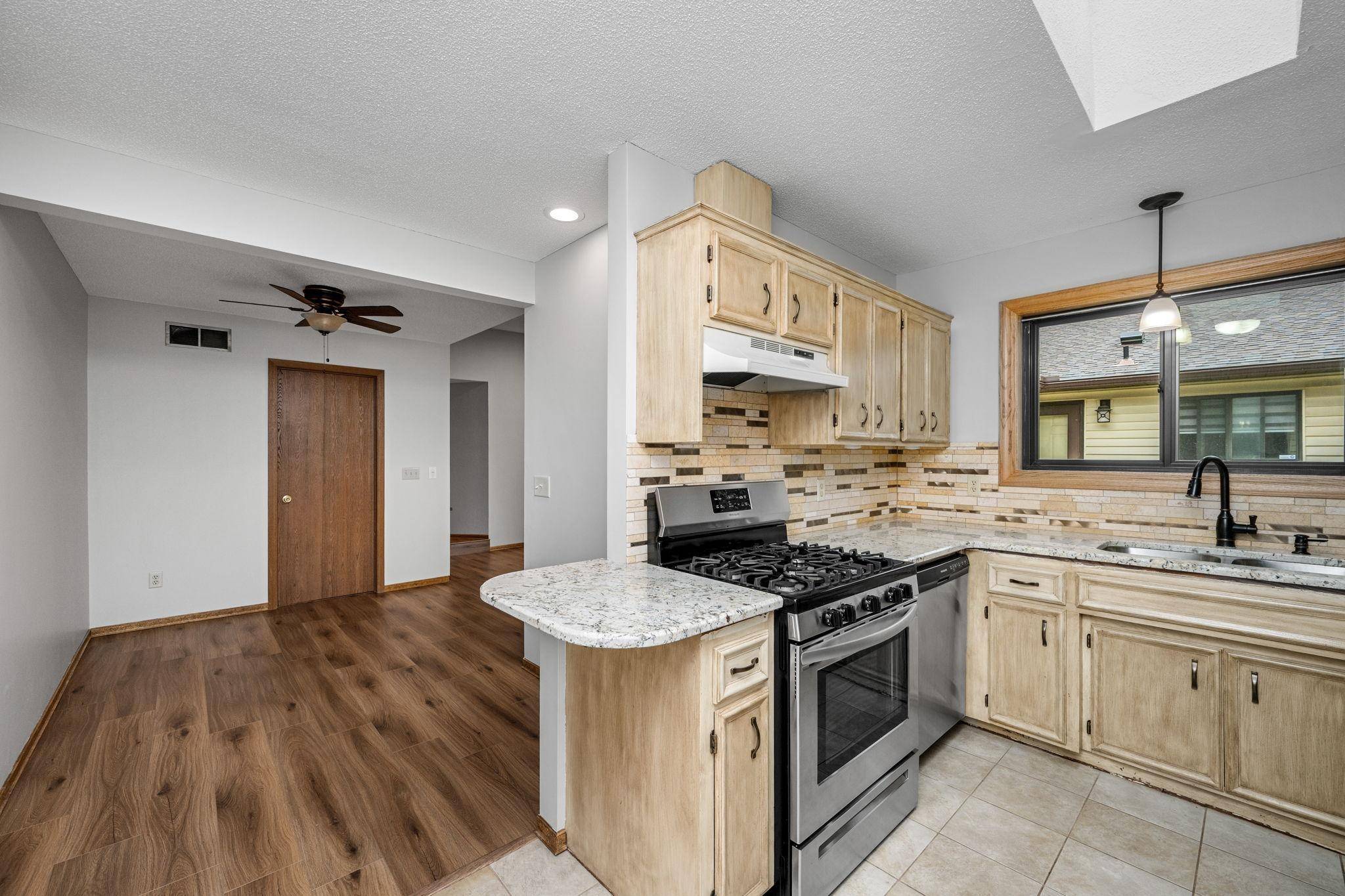 8654 134th ST W, Apple Valley, MN 55124