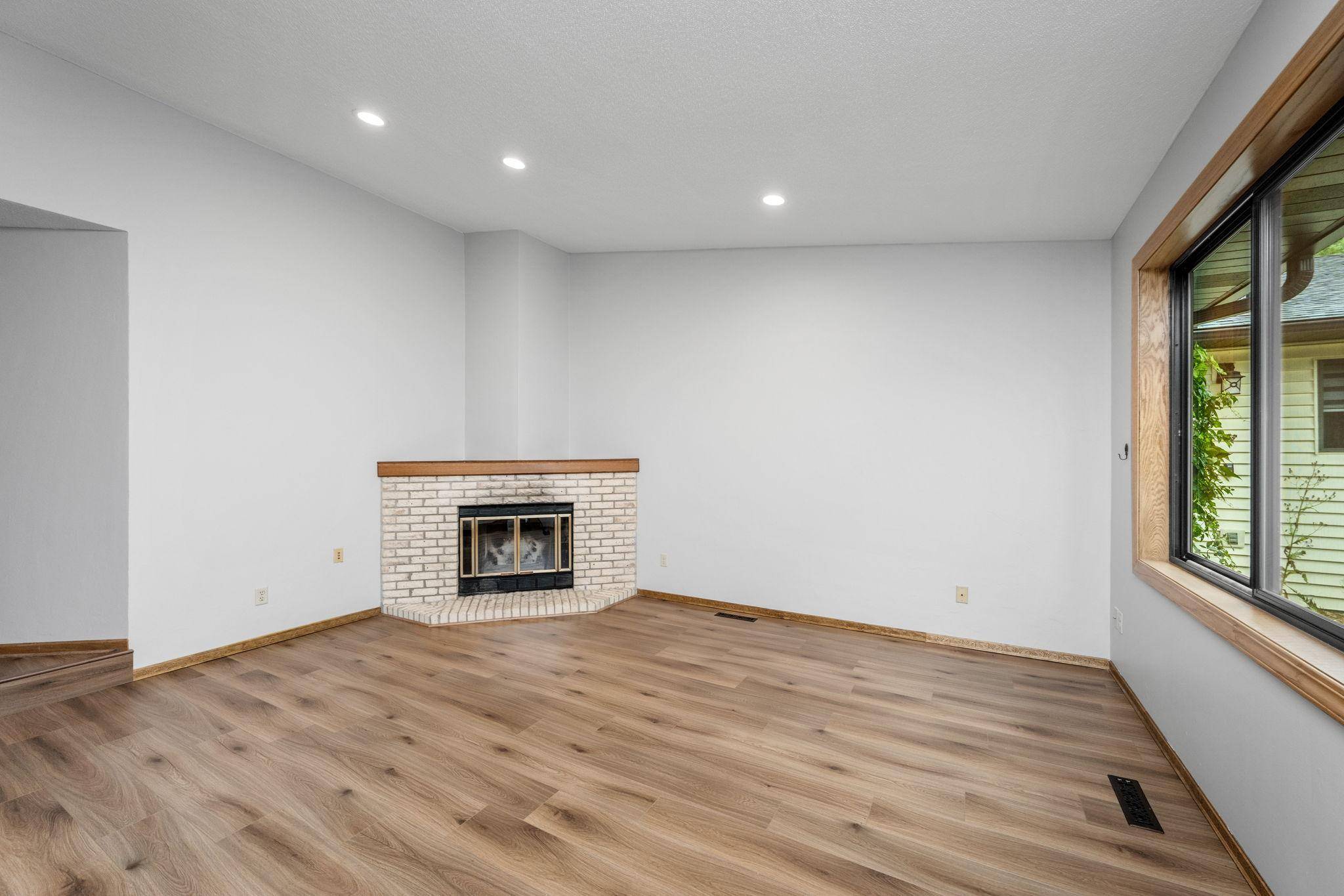 8654 134th ST W, Apple Valley, MN 55124