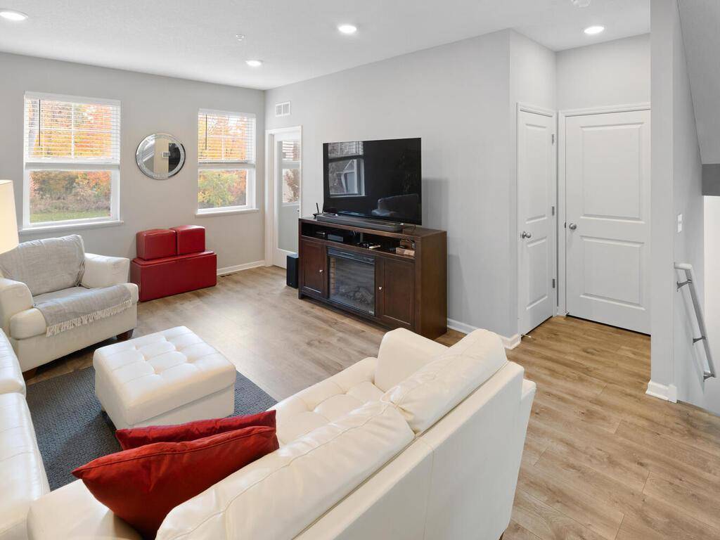 9601 Olive LN N, Maple Grove, MN 55311