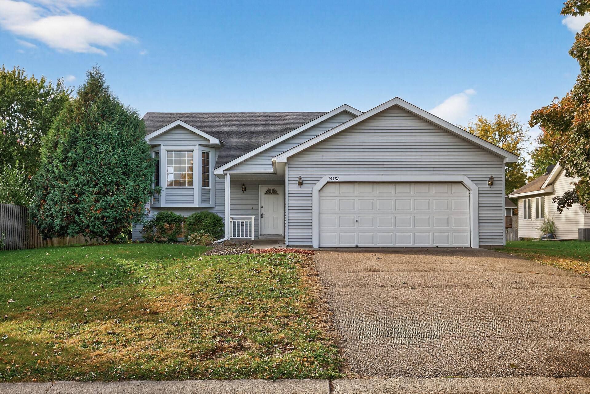 14786 Hallmark DR, Apple Valley, MN 55124