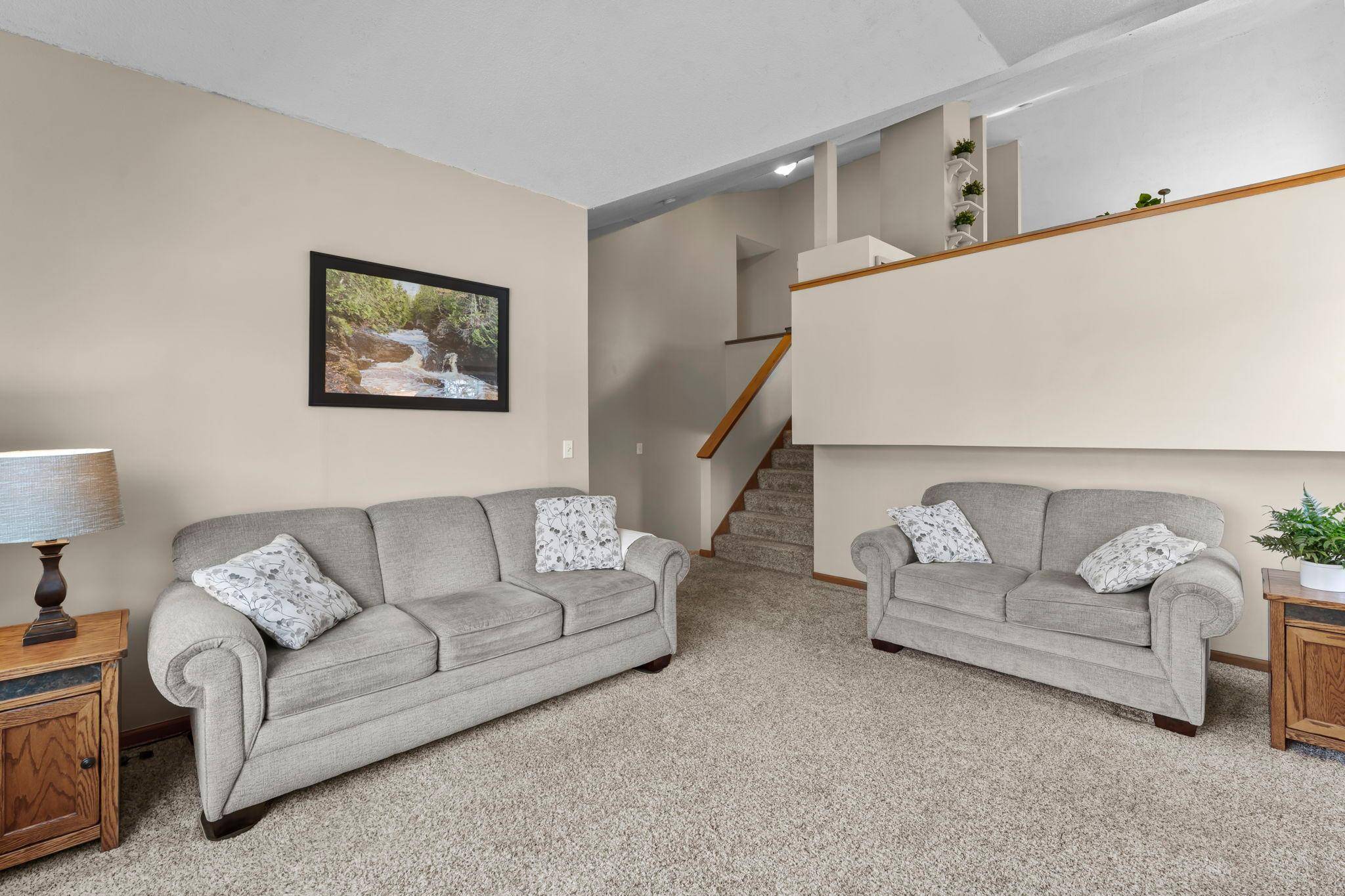 9425 Barrington RD, Woodbury, MN 55125