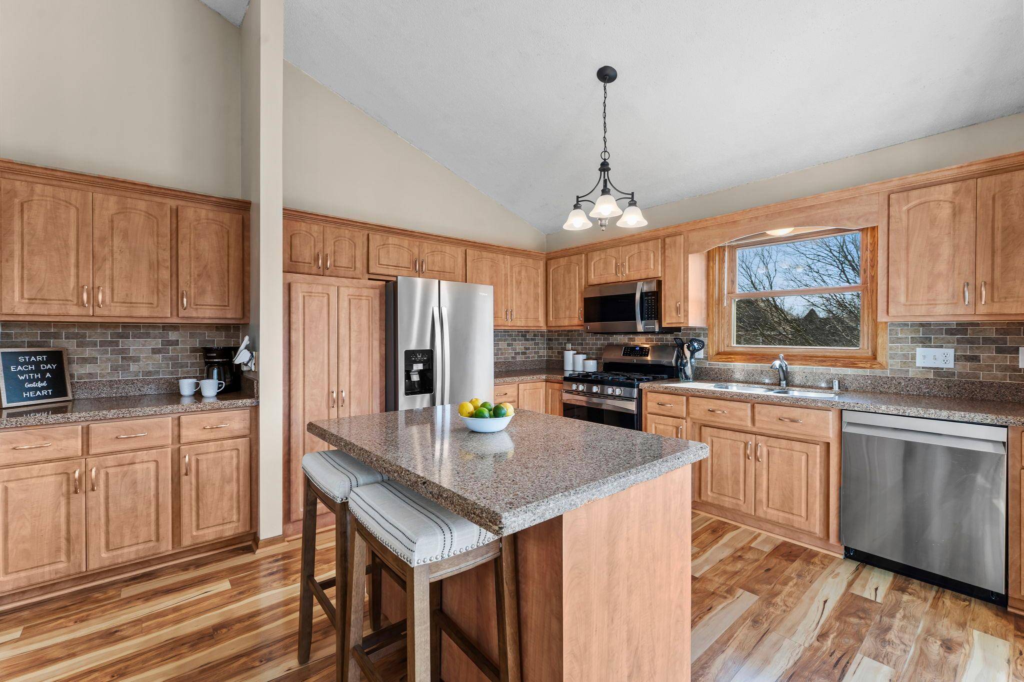 9425 Barrington RD, Woodbury, MN 55125