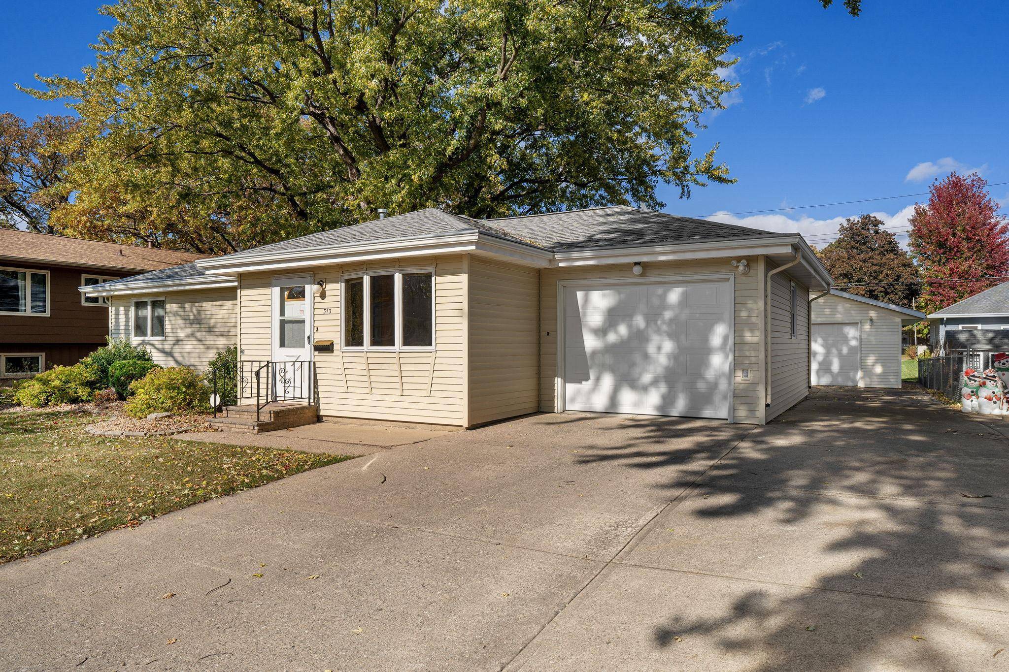 313 Glenn RD, Albert Lea, MN 56007