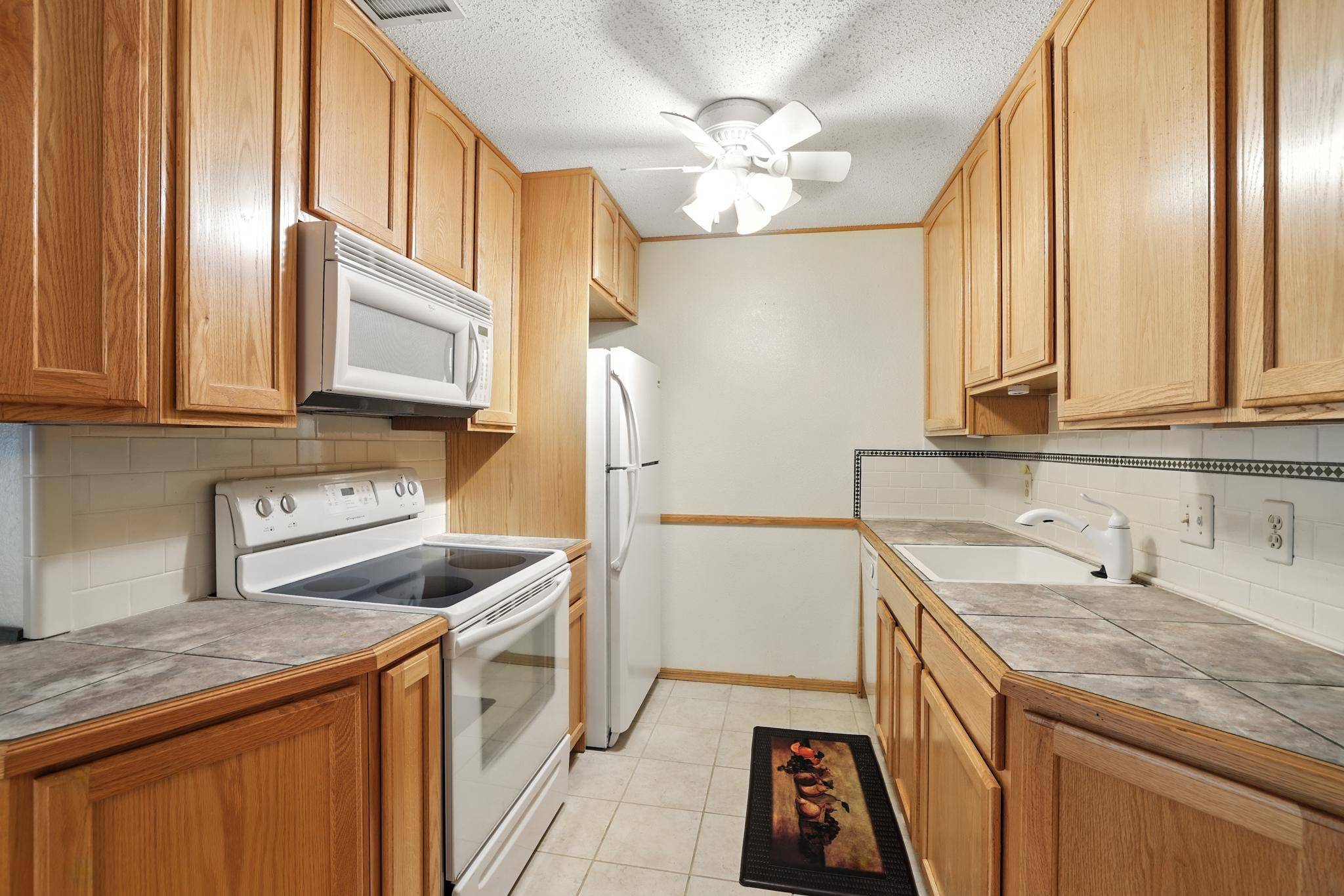 4 Pine Tree DR #233, Arden Hills, MN 55112