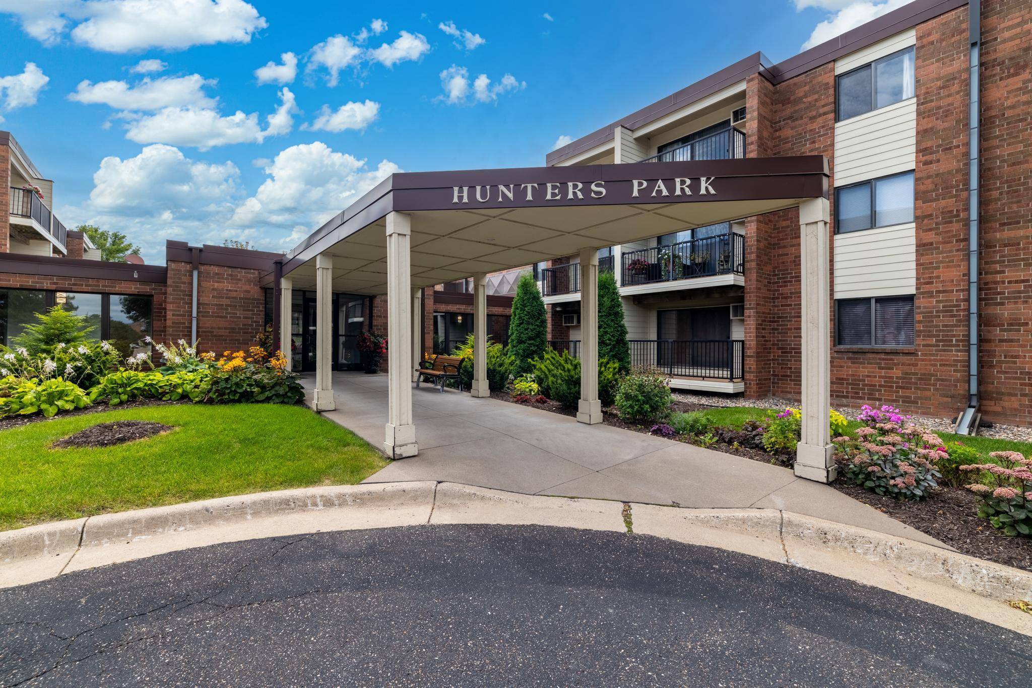 4 Pine Tree DR #233, Arden Hills, MN 55112