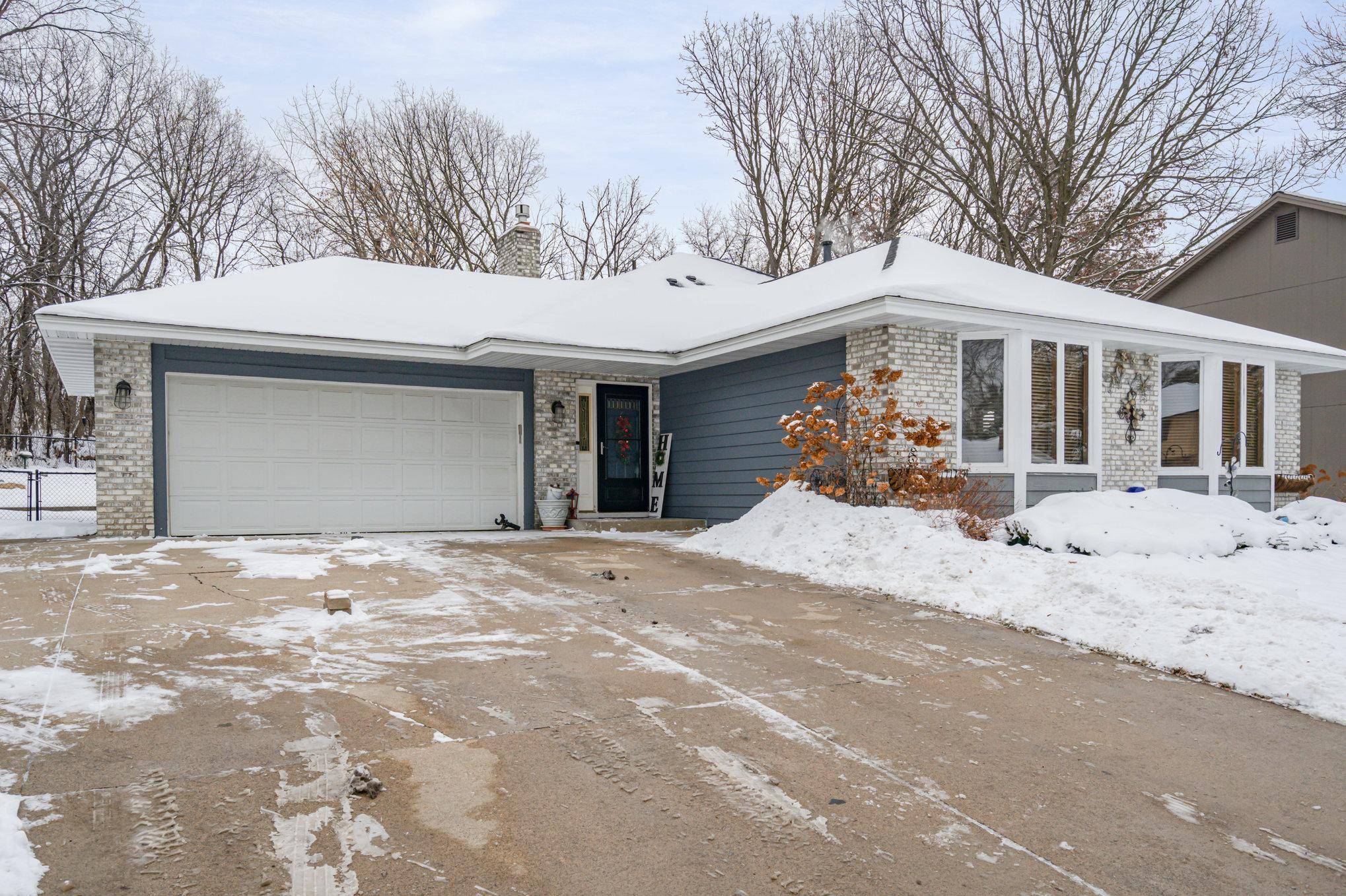 14809 Southpointe Curve, Burnsville, MN 55306