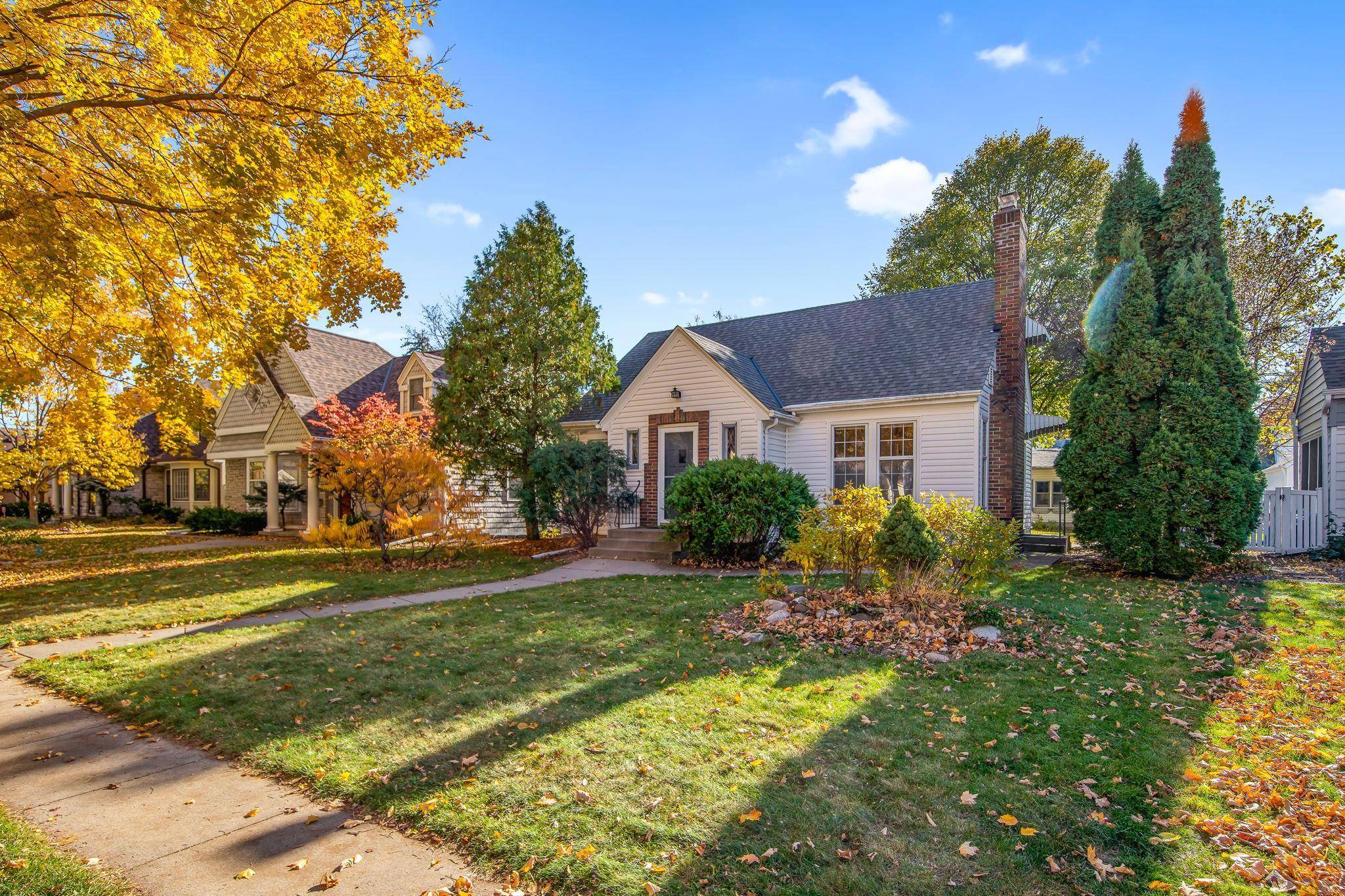 1436 Idaho AVE W, Falcon Heights, MN 55108