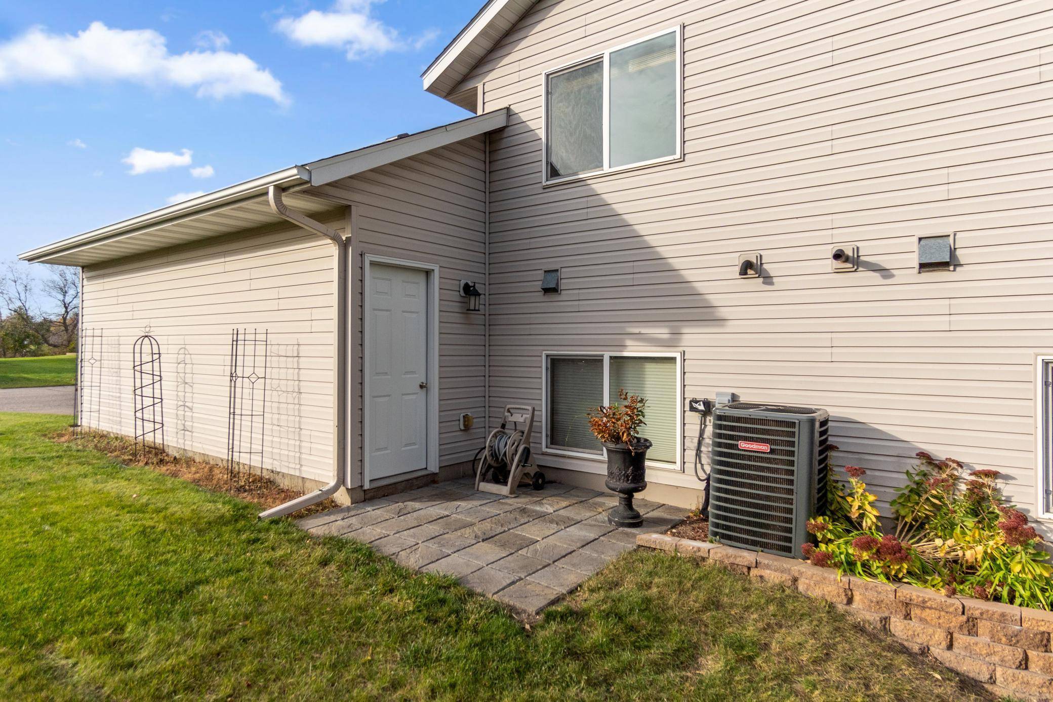 215 Ash ST E, Annandale, MN 55302