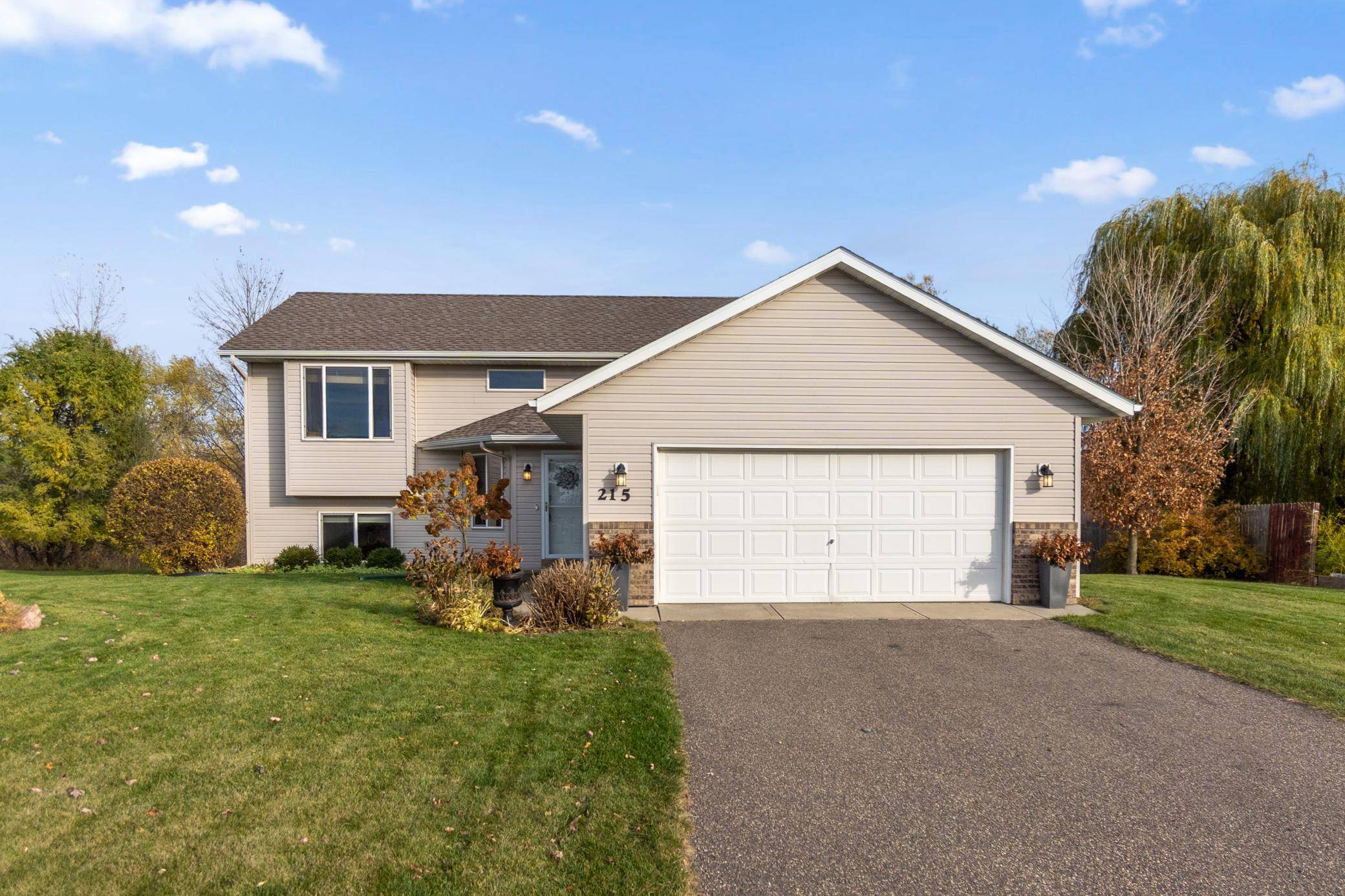 215 Ash ST E, Annandale, MN 55302
