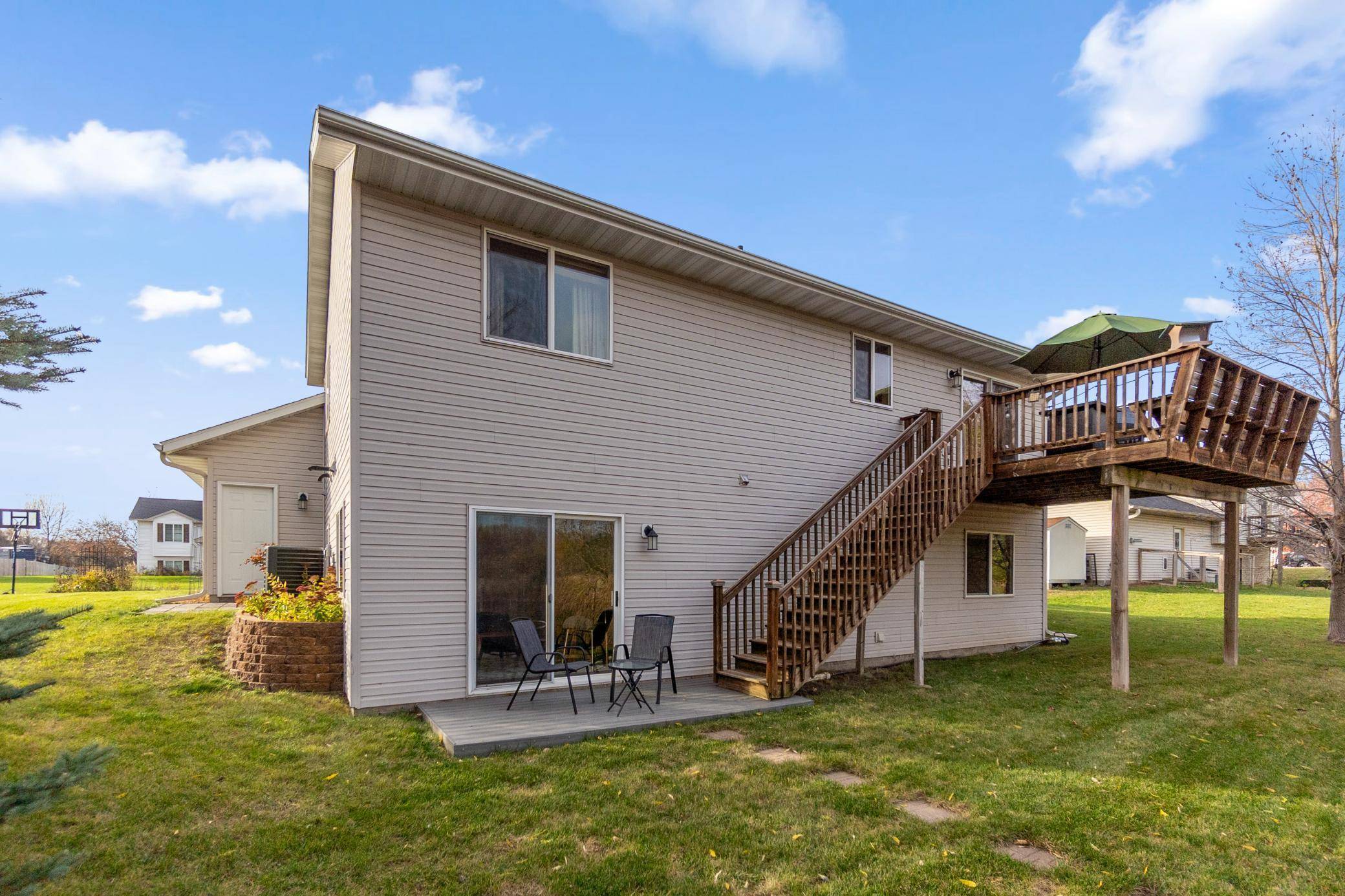 215 Ash ST E, Annandale, MN 55302