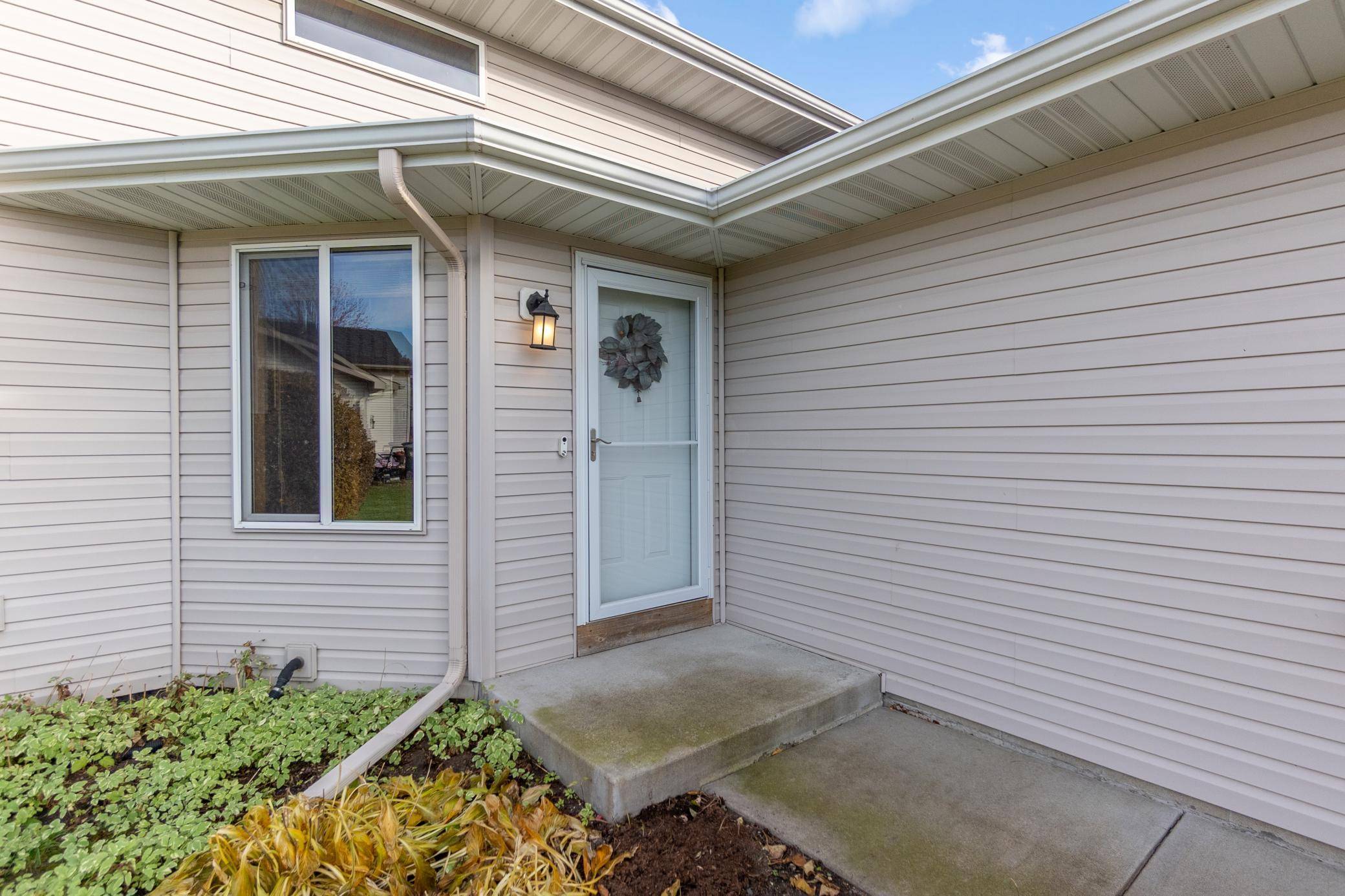 215 Ash ST E, Annandale, MN 55302
