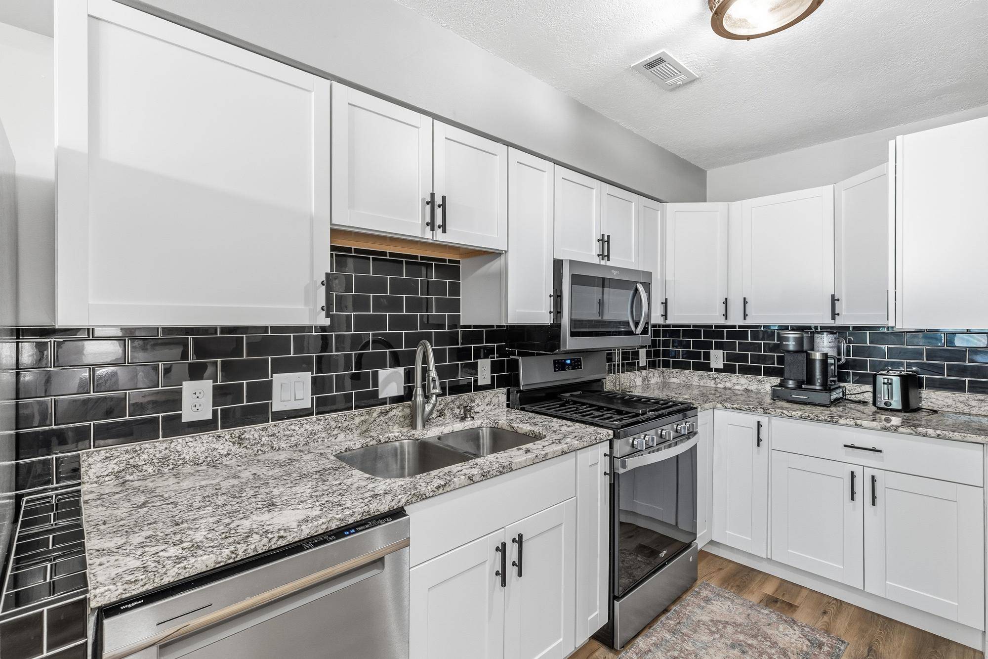 828 Woodgate DR #105, Vadnais Heights, MN 55127