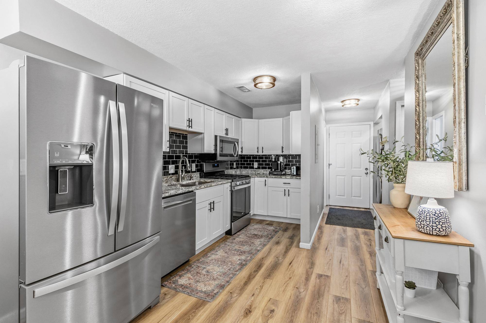 828 Woodgate DR #105, Vadnais Heights, MN 55127