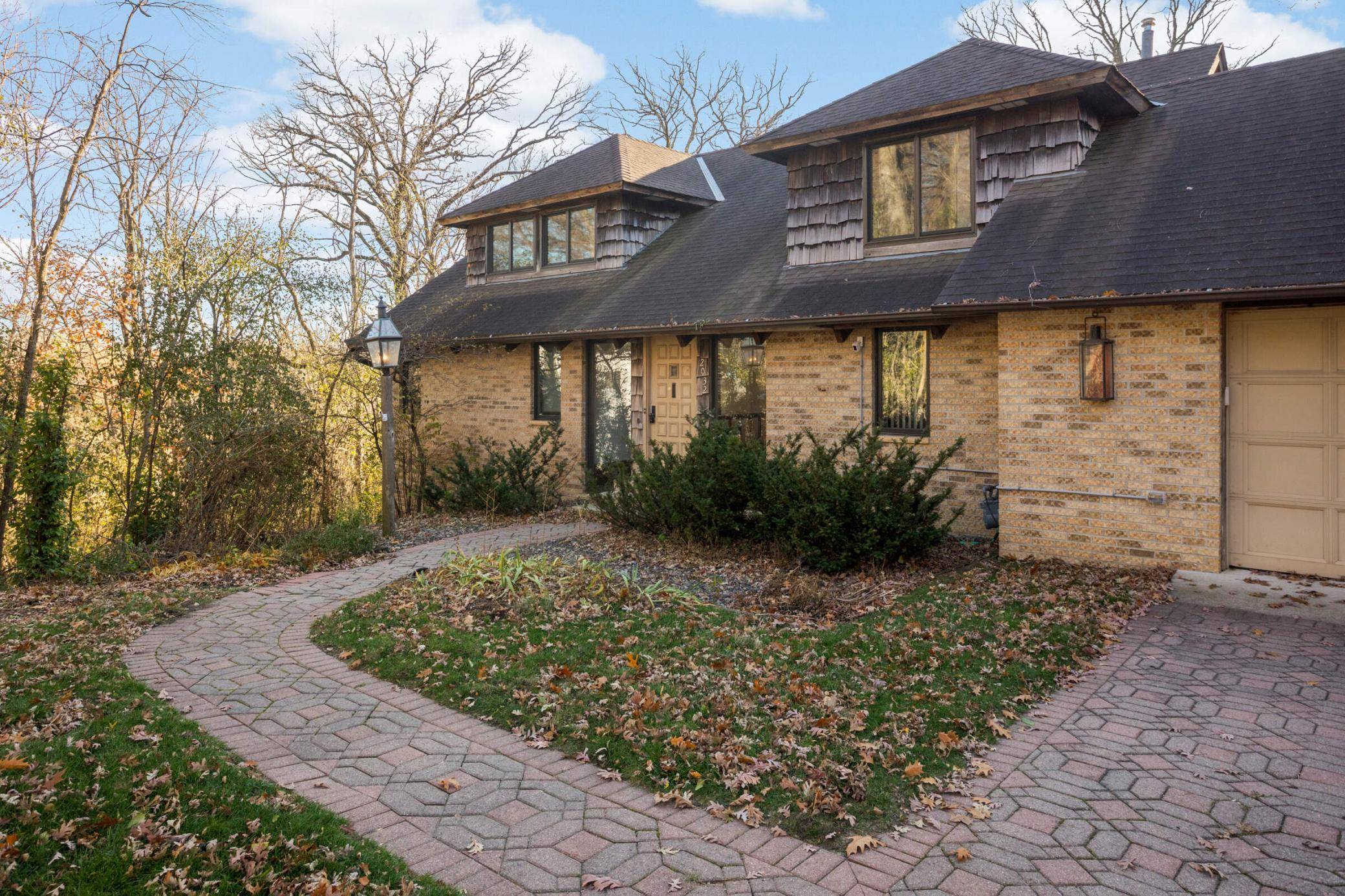 2032 Blackberry LN, Minnetonka, MN 55391