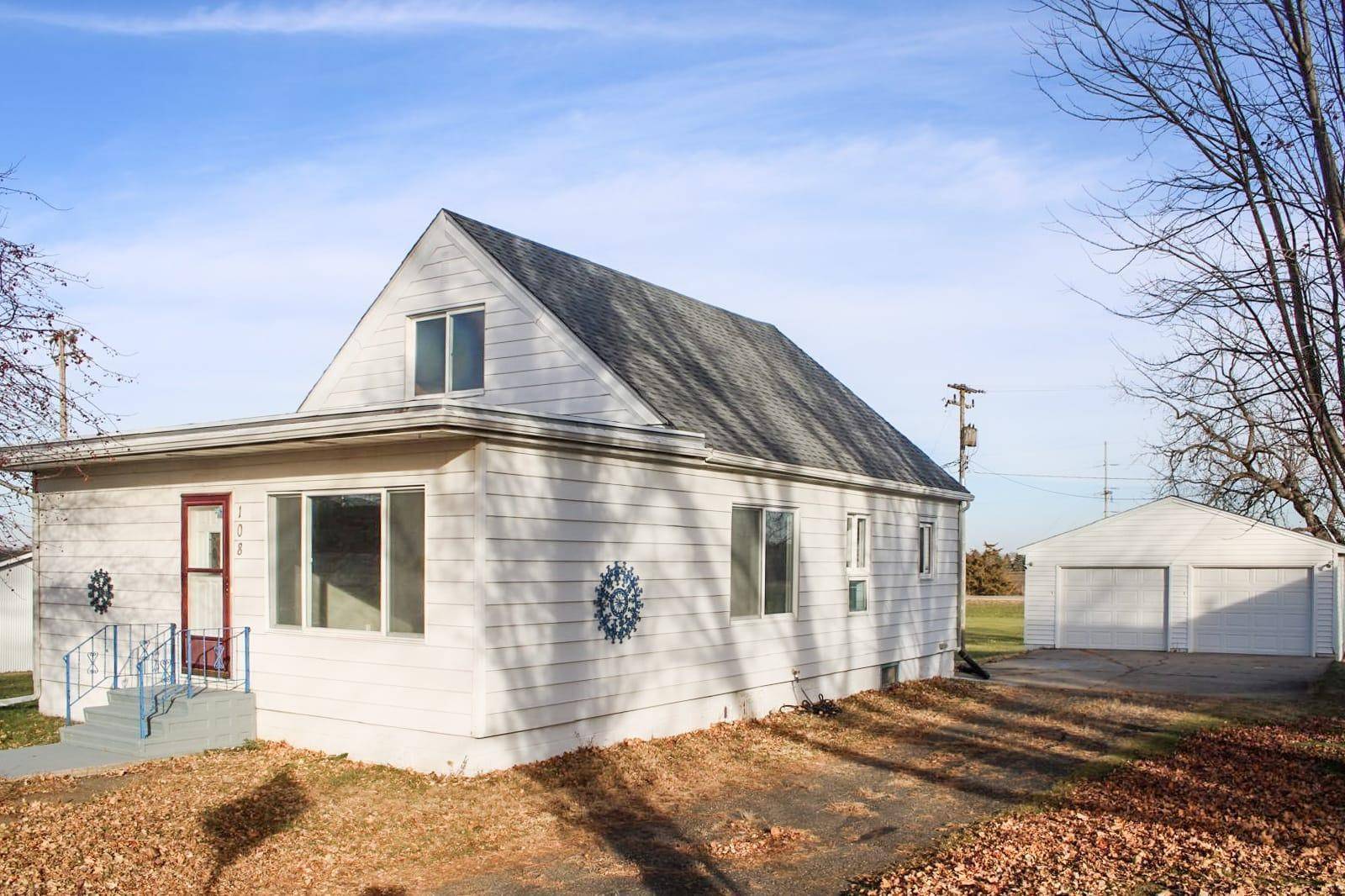 108 N Secor ST, Bricelyn, MN 56014