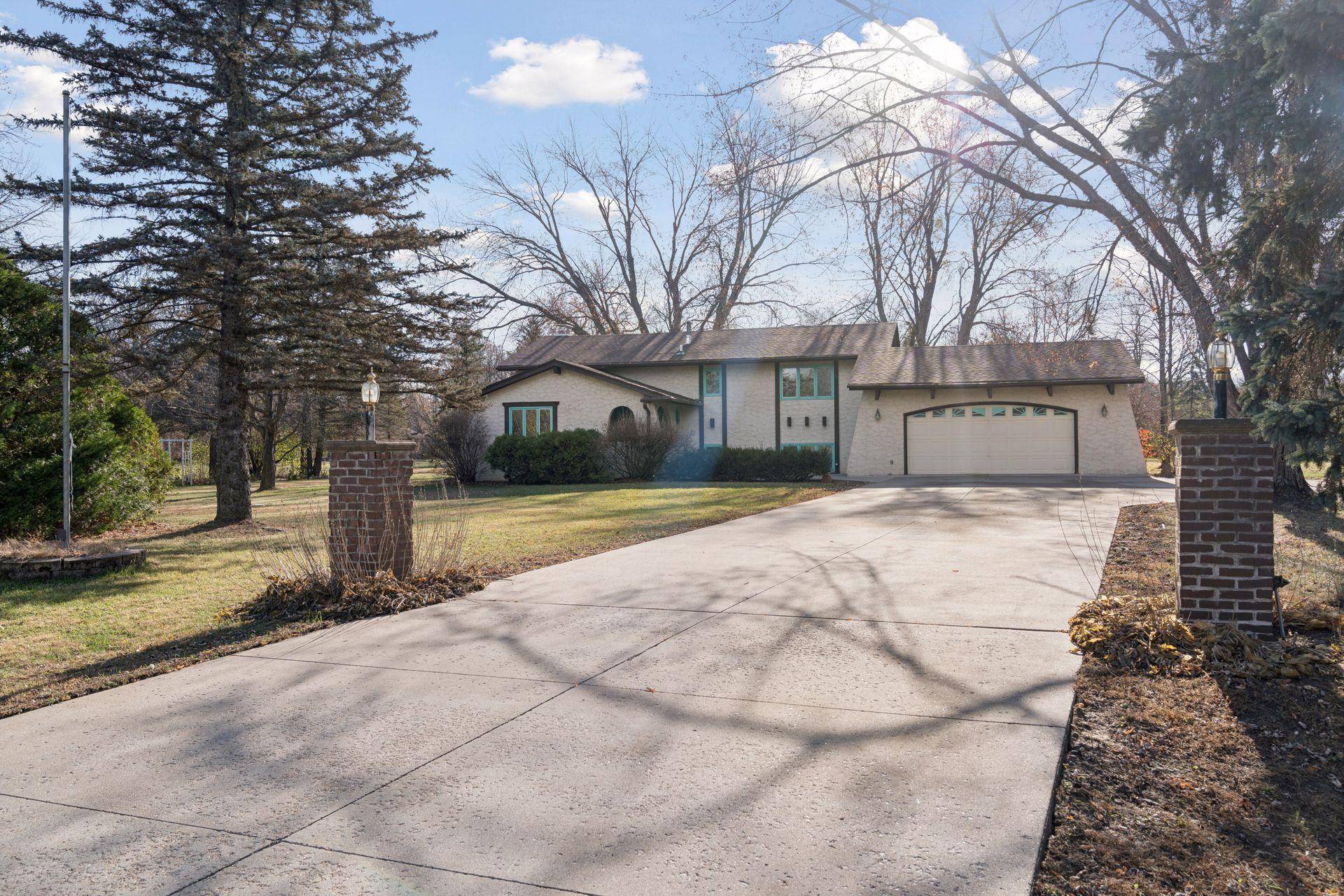 9012 175th LN NW, Anoka, MN 55303