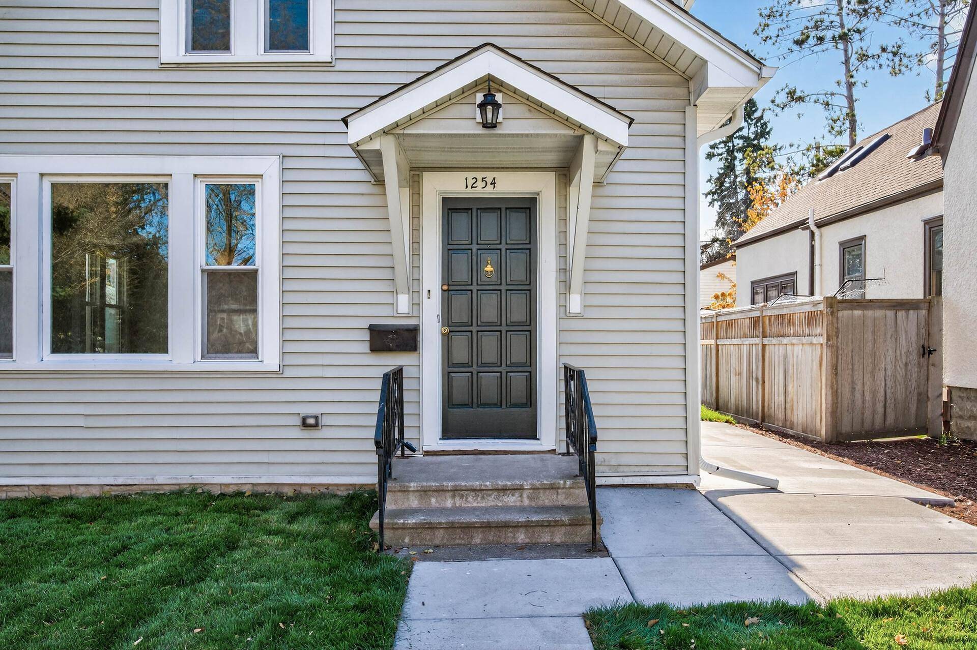 1254 Niles AVE, Saint Paul, MN 55116