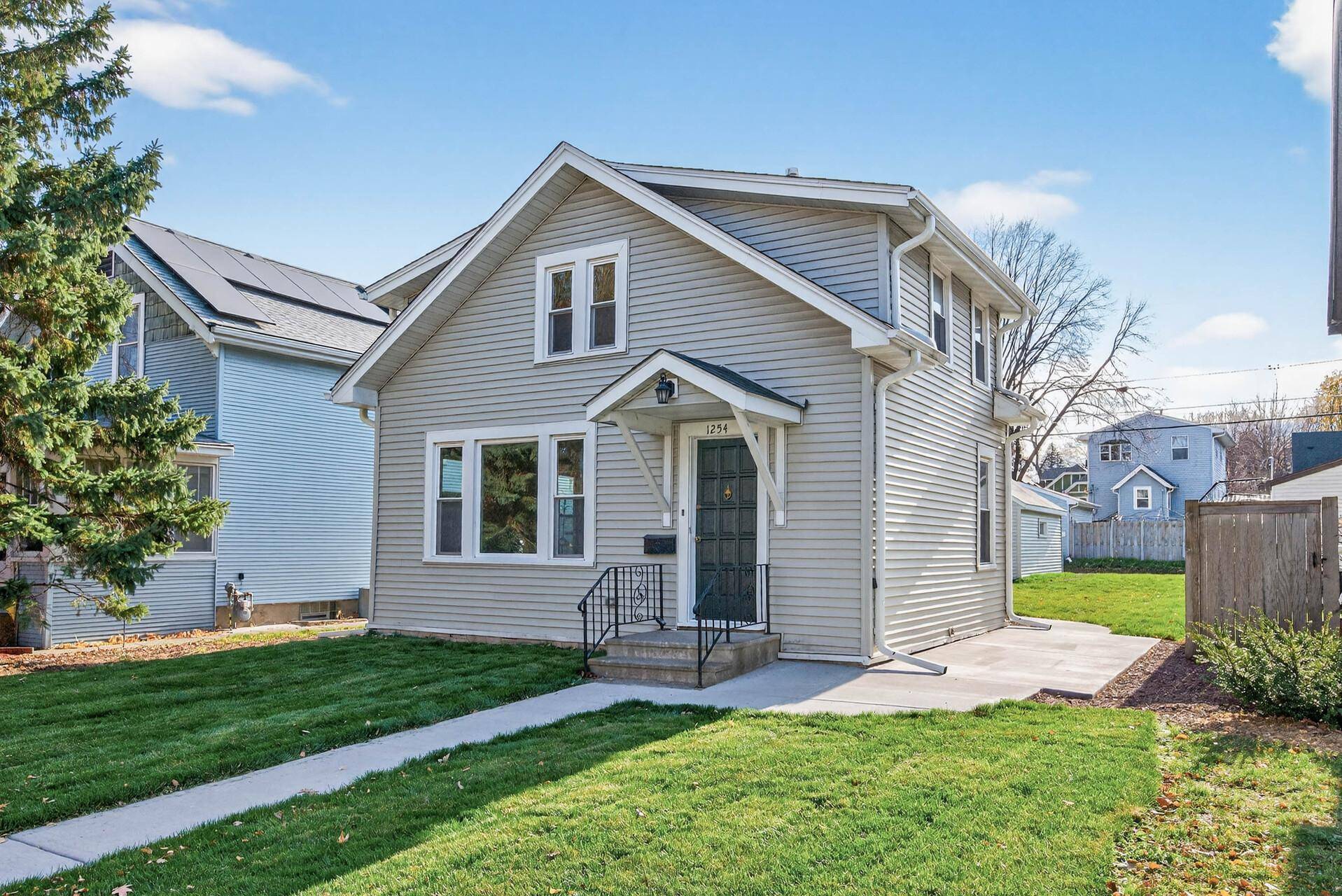 1254 Niles AVE, Saint Paul, MN 55116