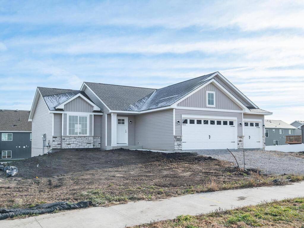929 Prestwick DR, Belle Plaine, MN 56011