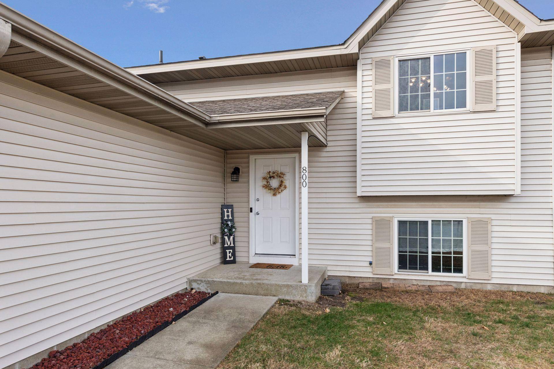 800 Orchard CIR, Belle Plaine, MN 56011