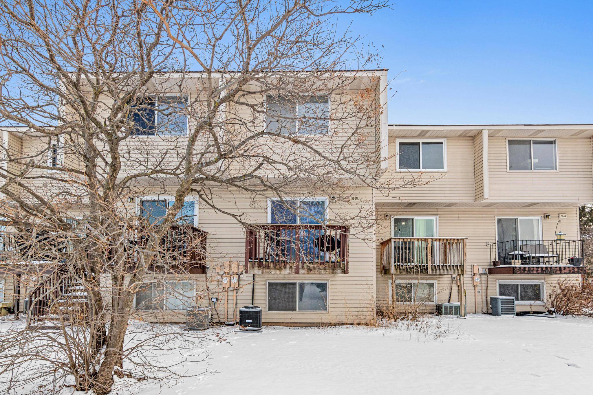 5636 Brookdale DR N, Brooklyn Park, MN 55443