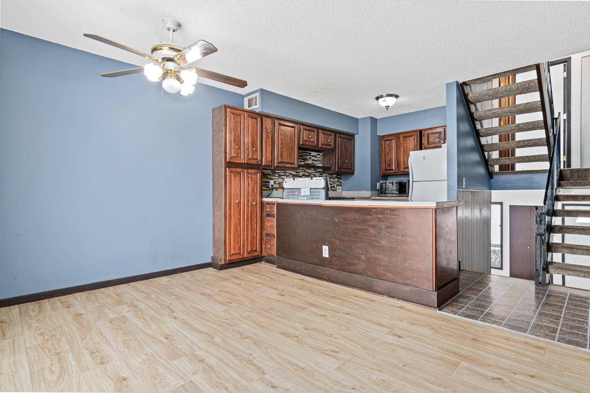 5636 Brookdale DR N, Brooklyn Park, MN 55443