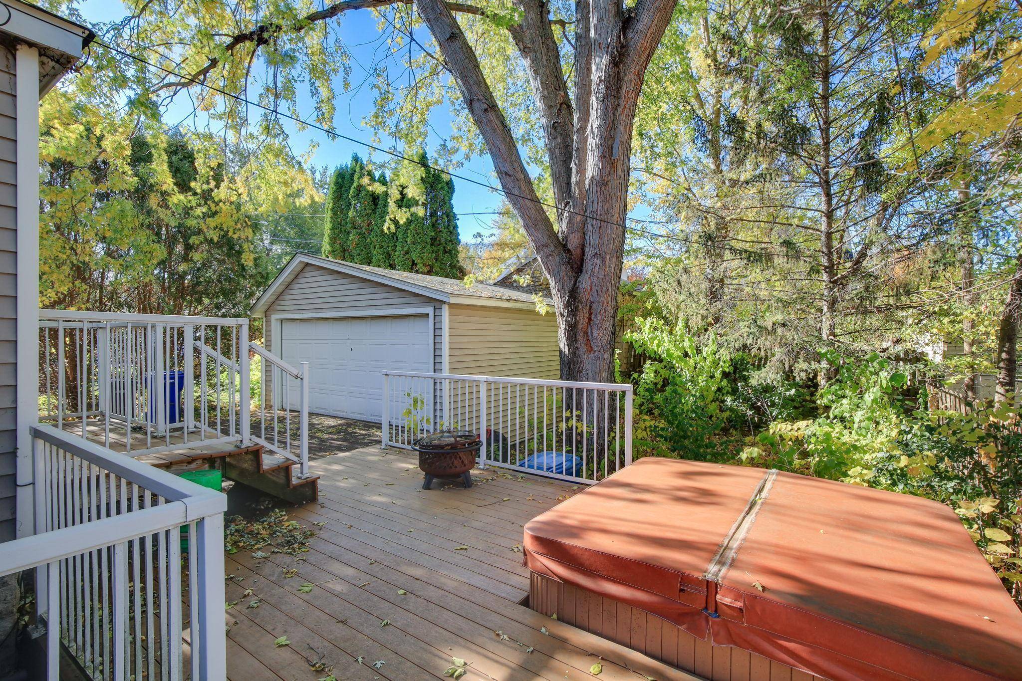 1047 JAMESON STEET, Saint Paul, MN 55103
