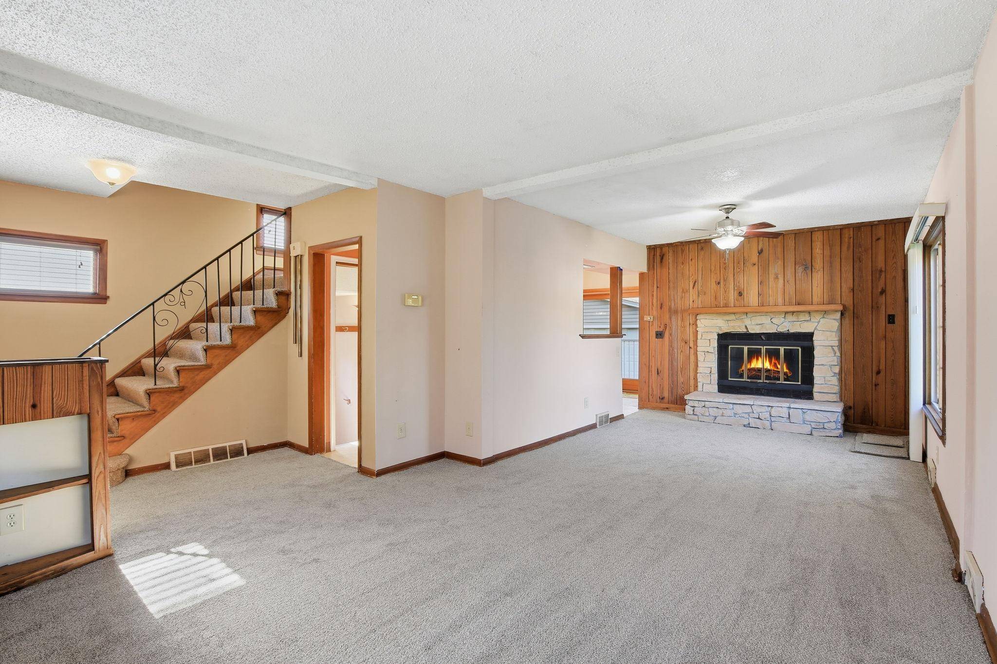 1047 JAMESON STEET, Saint Paul, MN 55103