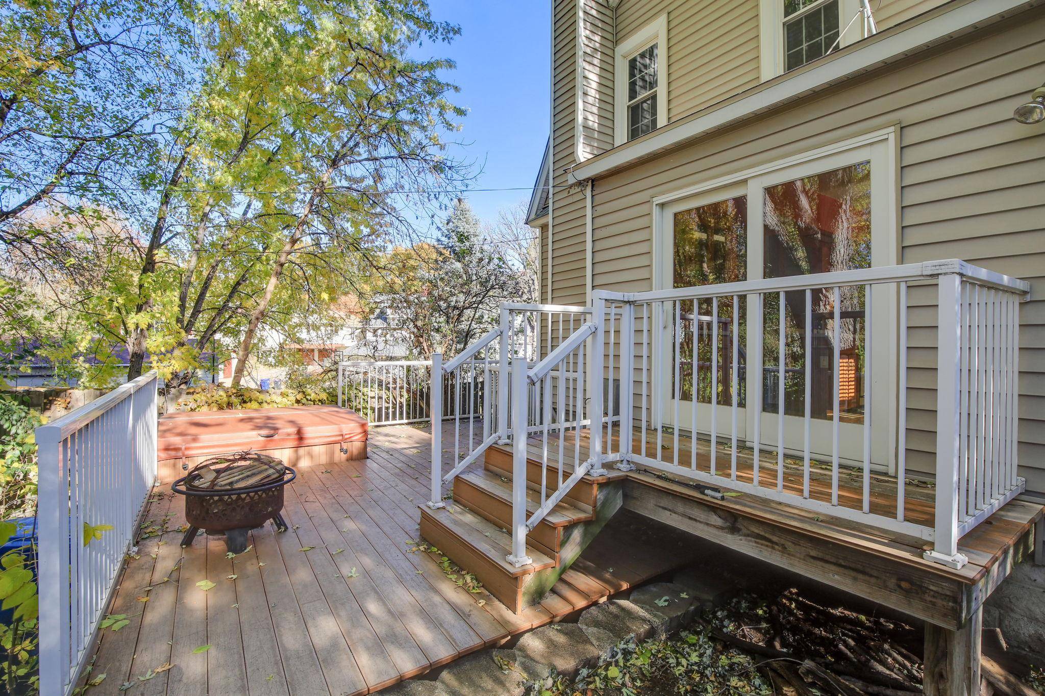 1047 JAMESON STEET, Saint Paul, MN 55103