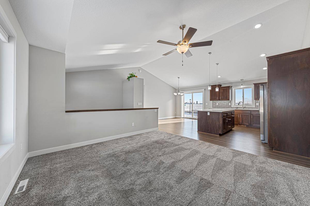 1012 Mallard LN, Belle Plaine, MN 56011