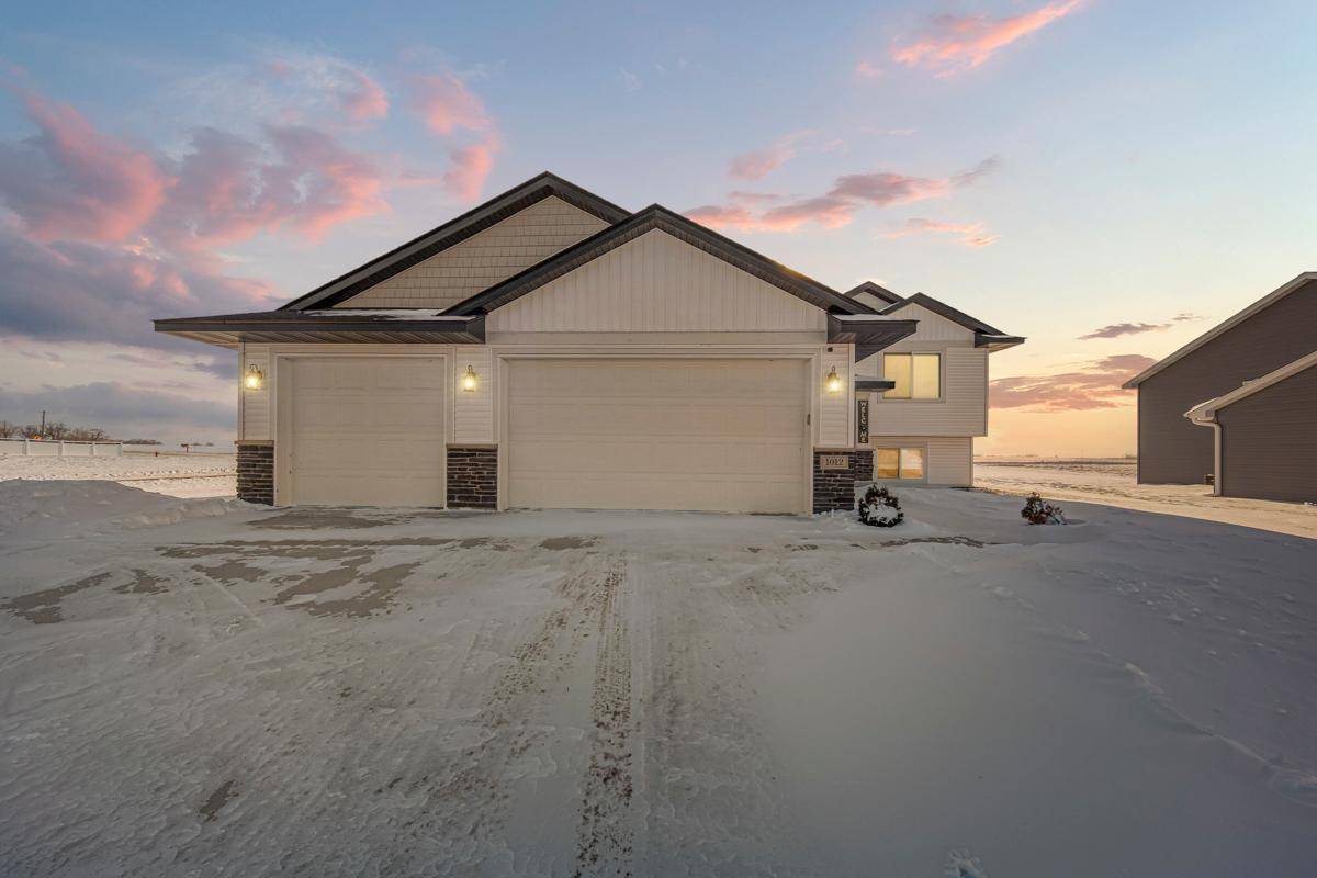 1012 Mallard LN, Belle Plaine, MN 56011
