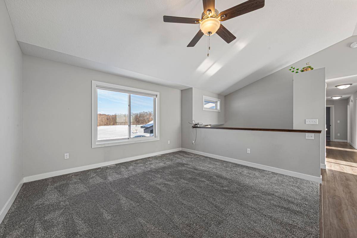 1012 Mallard LN, Belle Plaine, MN 56011