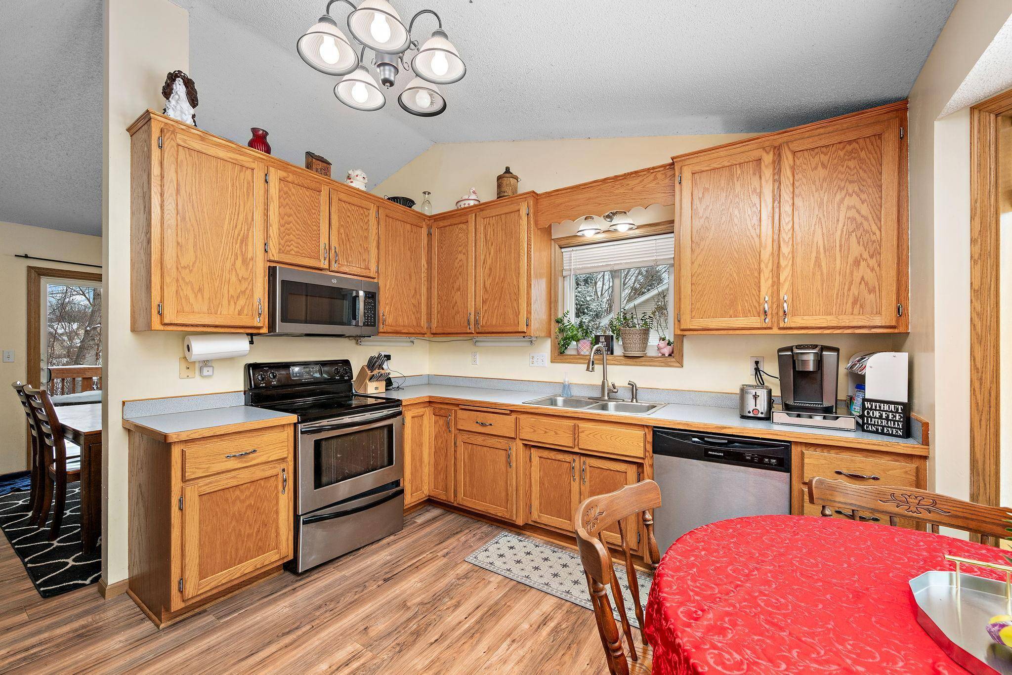 10242 52nd ST NE, Albertville, MN 55301
