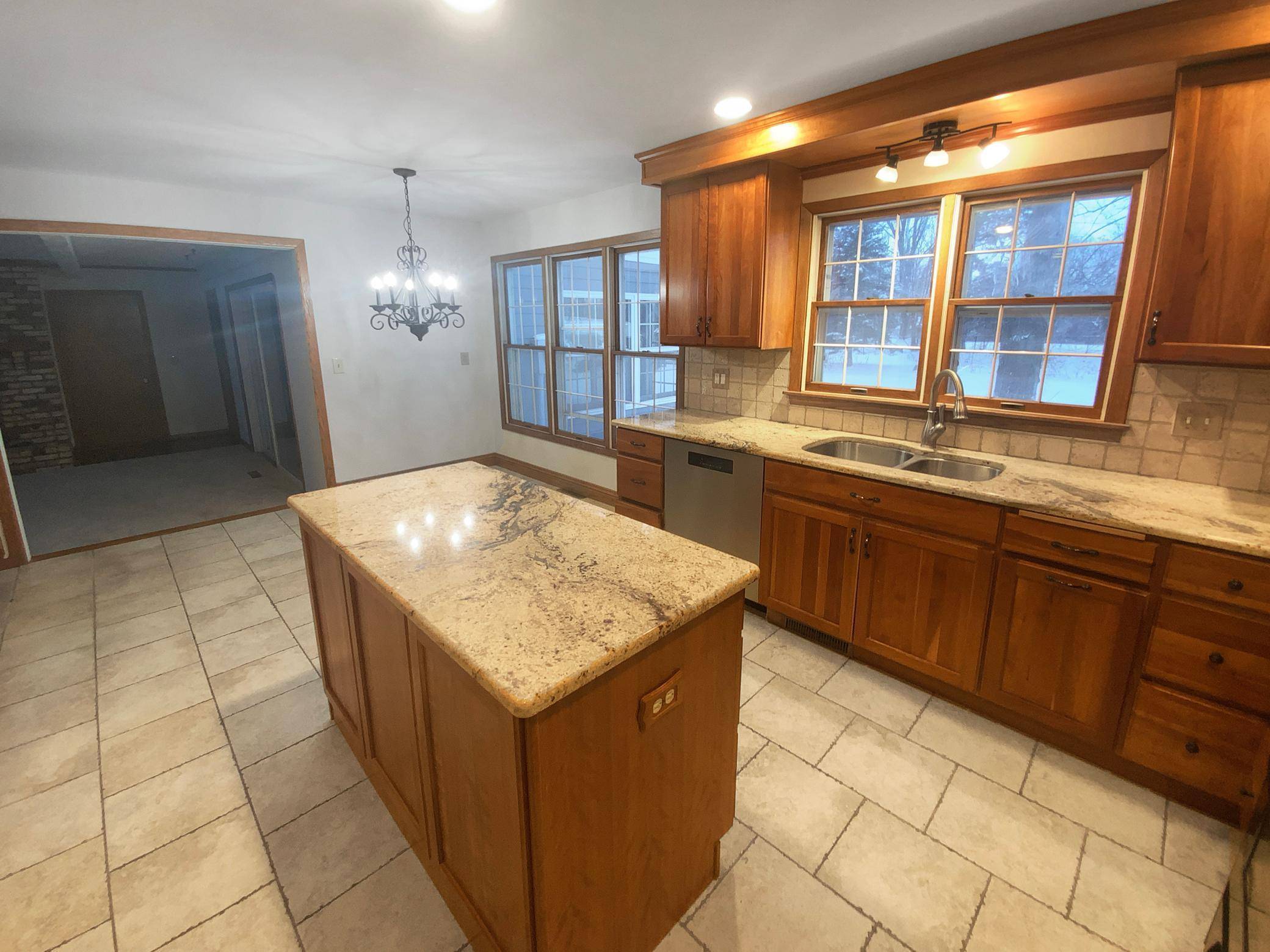 8906 138th Street CT, Apple Valley, MN 55124