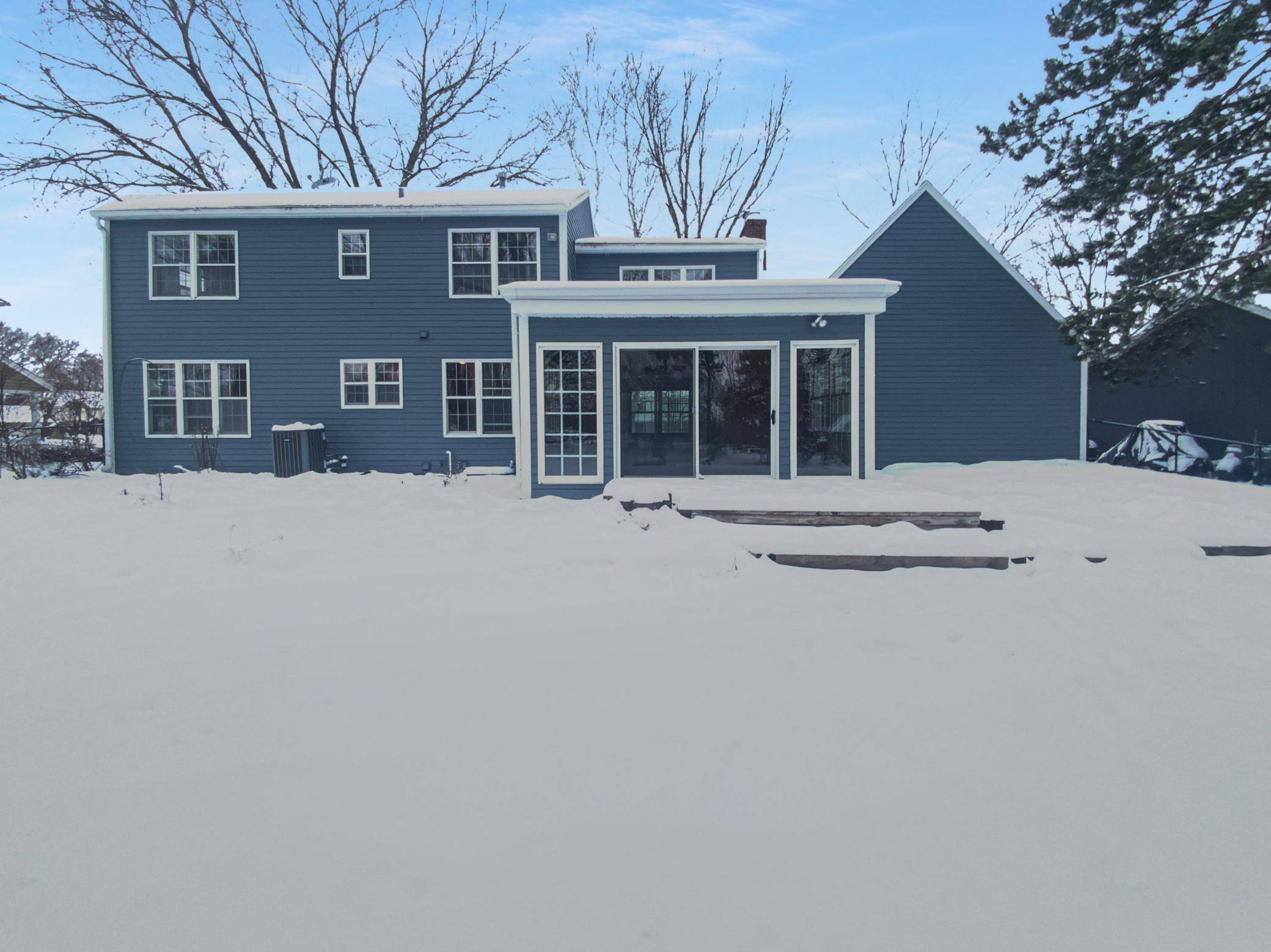 8906 138th Street CT, Apple Valley, MN 55124