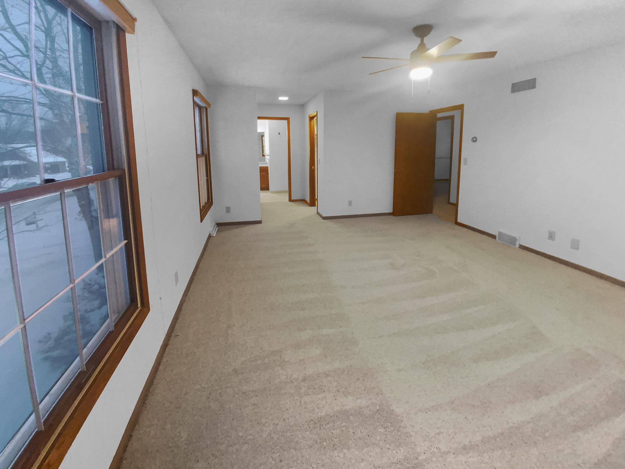 8906 138th Street CT, Apple Valley, MN 55124